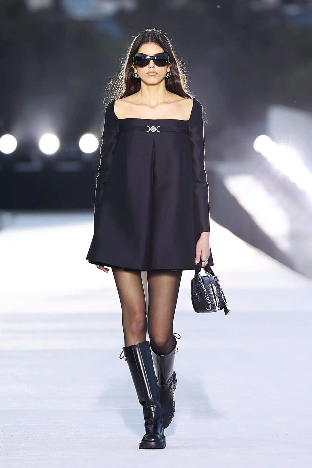 Versace Fall Winter 2023 Los Angeles Runway Magazine 32