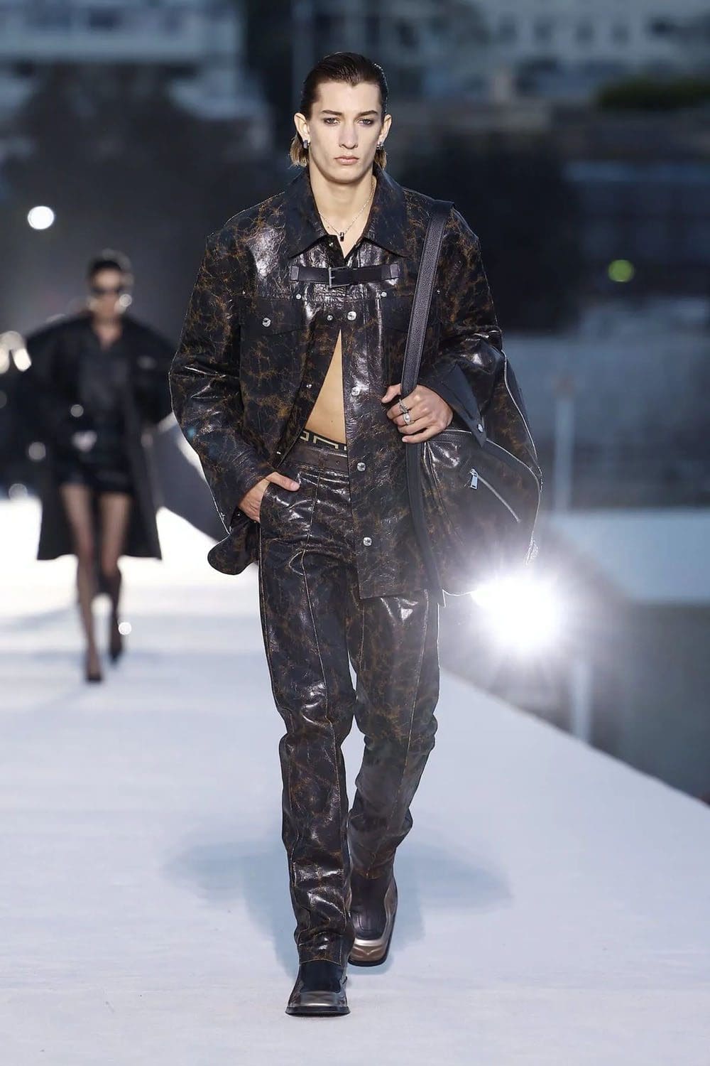 Versace Fall Winter 2023 Los Angeles Runway Magazine 38