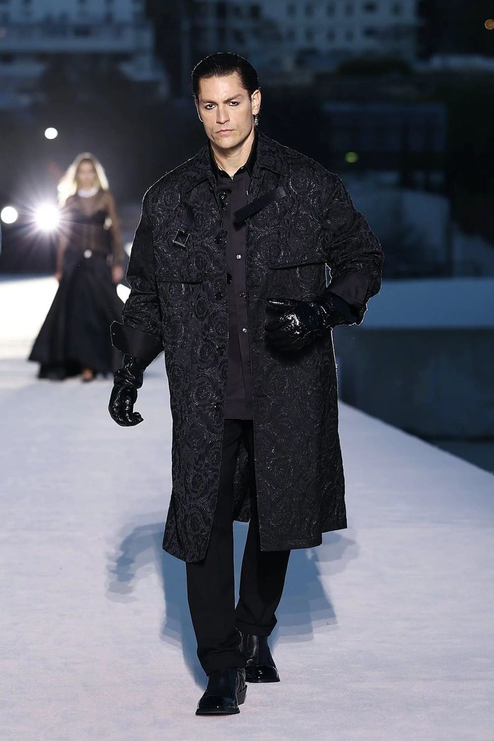 Versace Fall Winter 2023 Los Angeles Runway Magazine 44