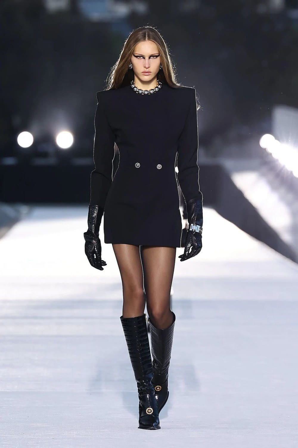 Versace Fall Winter 2023 Los Angeles Runway Magazine 47