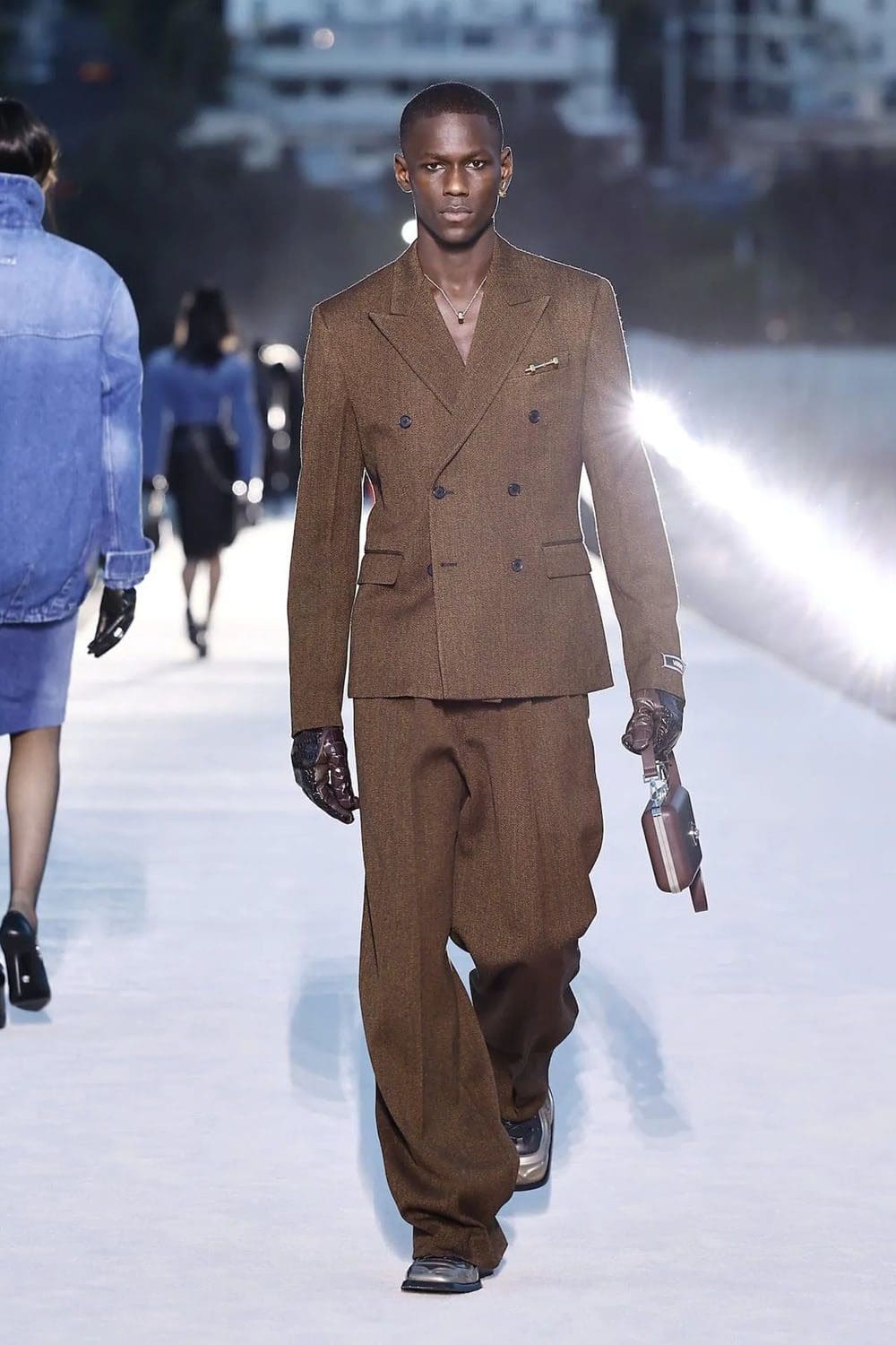 Versace Fall Winter 2023 Los Angeles Runway Magazine 49