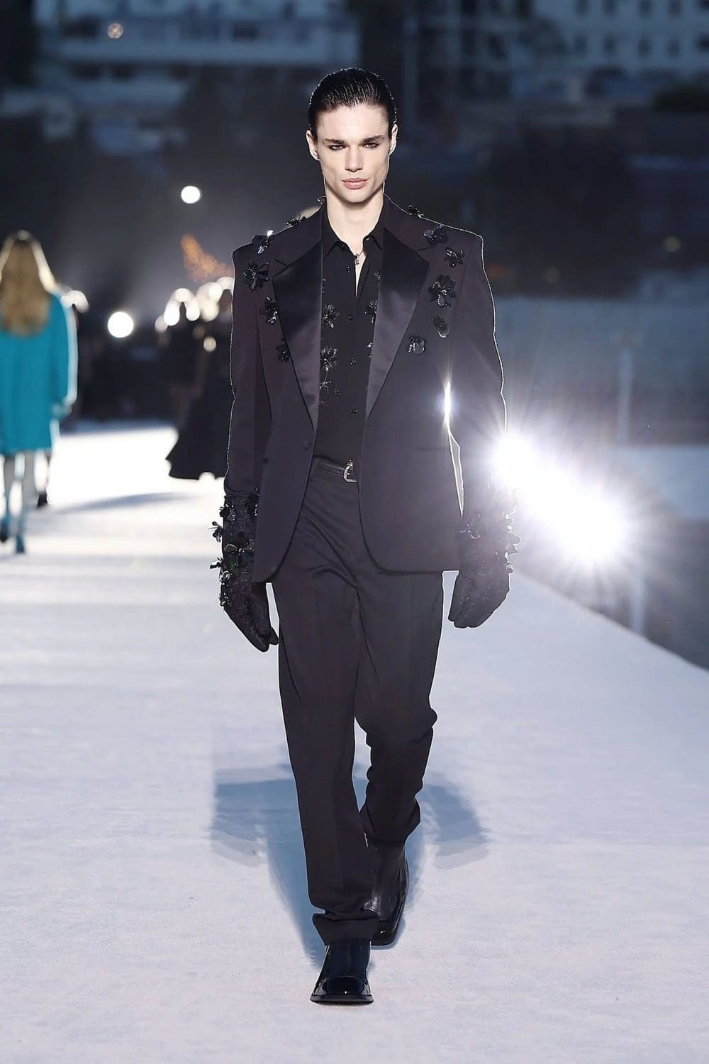 Versace Fall Winter 2023 Los Angeles Runway Magazine 56
