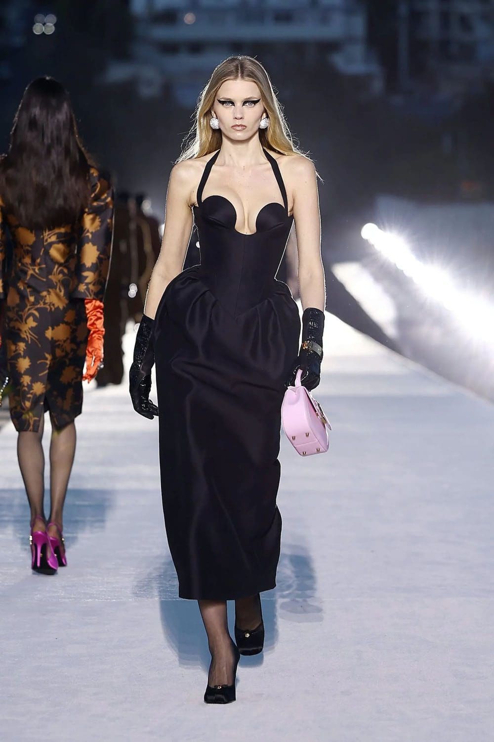 Versace Fall Winter 2023 Los Angeles Runway Magazine 58