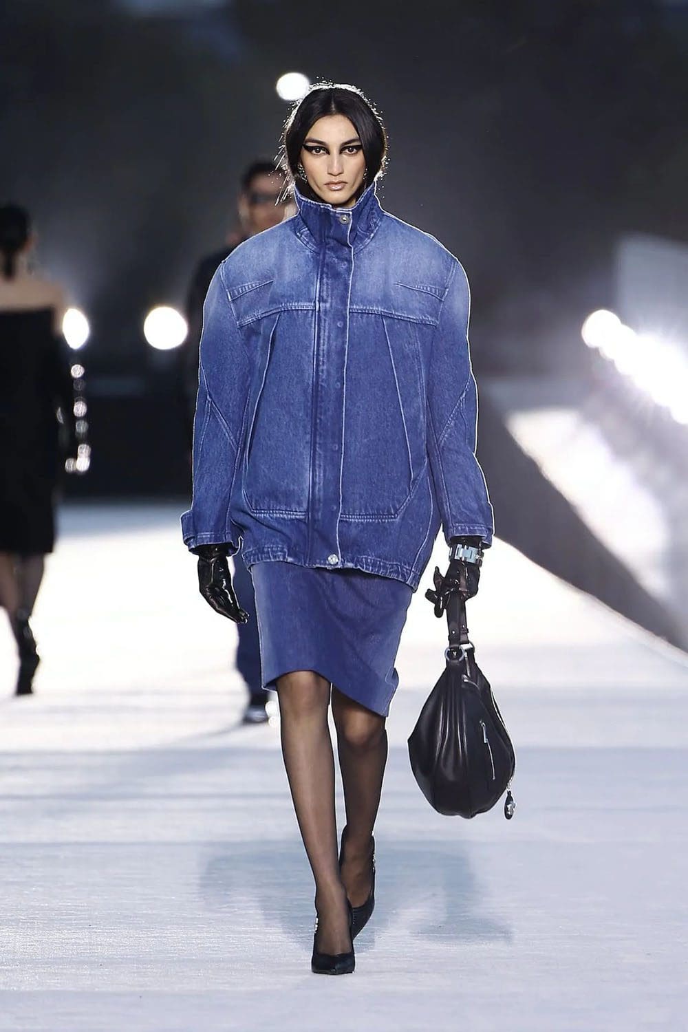 Versace Fall Winter 2023 Los Angeles Runway Magazine 9