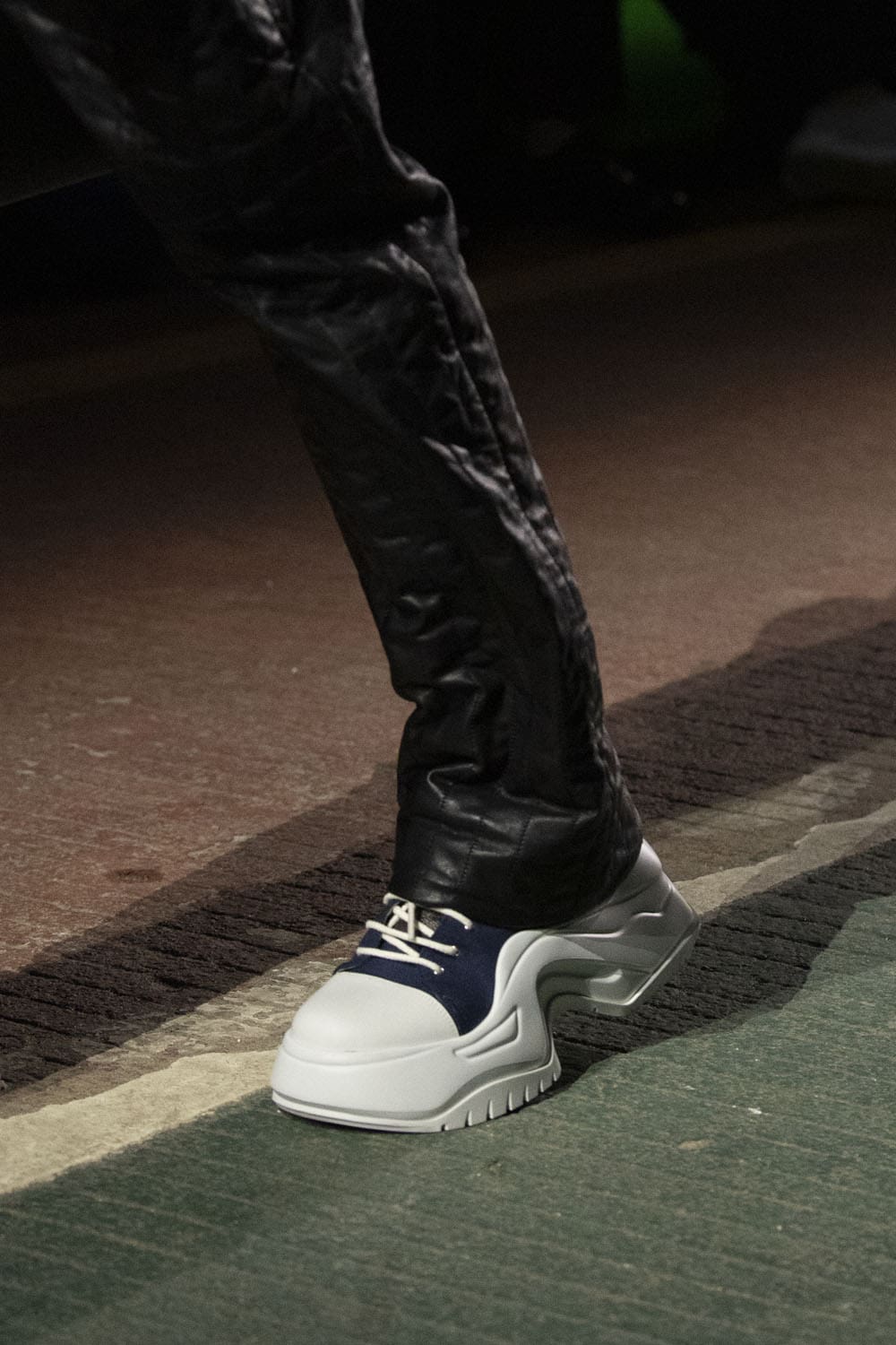 Louis Vuitton Pré-Automne 2023 Sacs, chaussures, détails Runway Magazine (14)