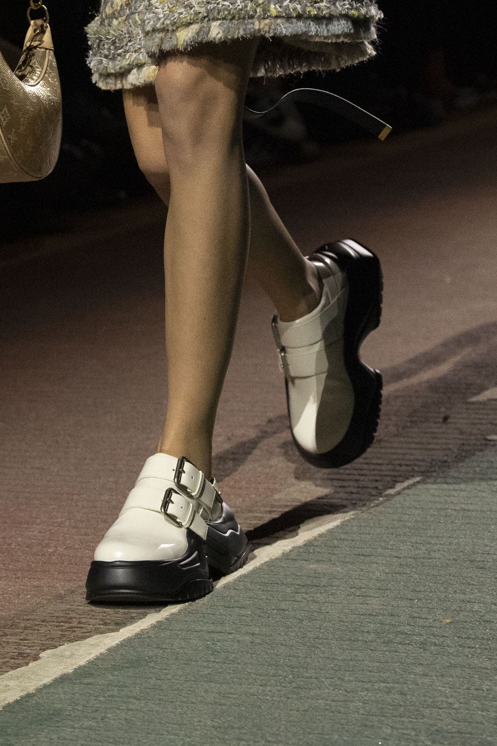 Louis Vuitton Pré-Automne 2023 Sacs, chaussures, détails Runway Magazine (20)