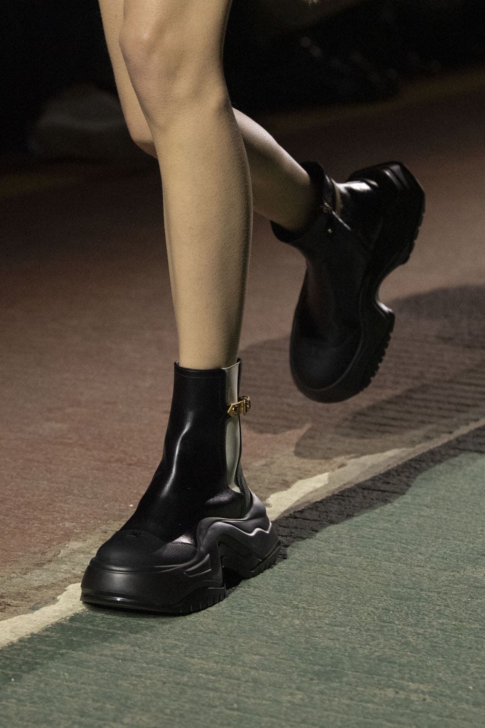 Louis Vuitton Pré-Automne 2023 Sacs, chaussures, détails Runway Magazine (22)