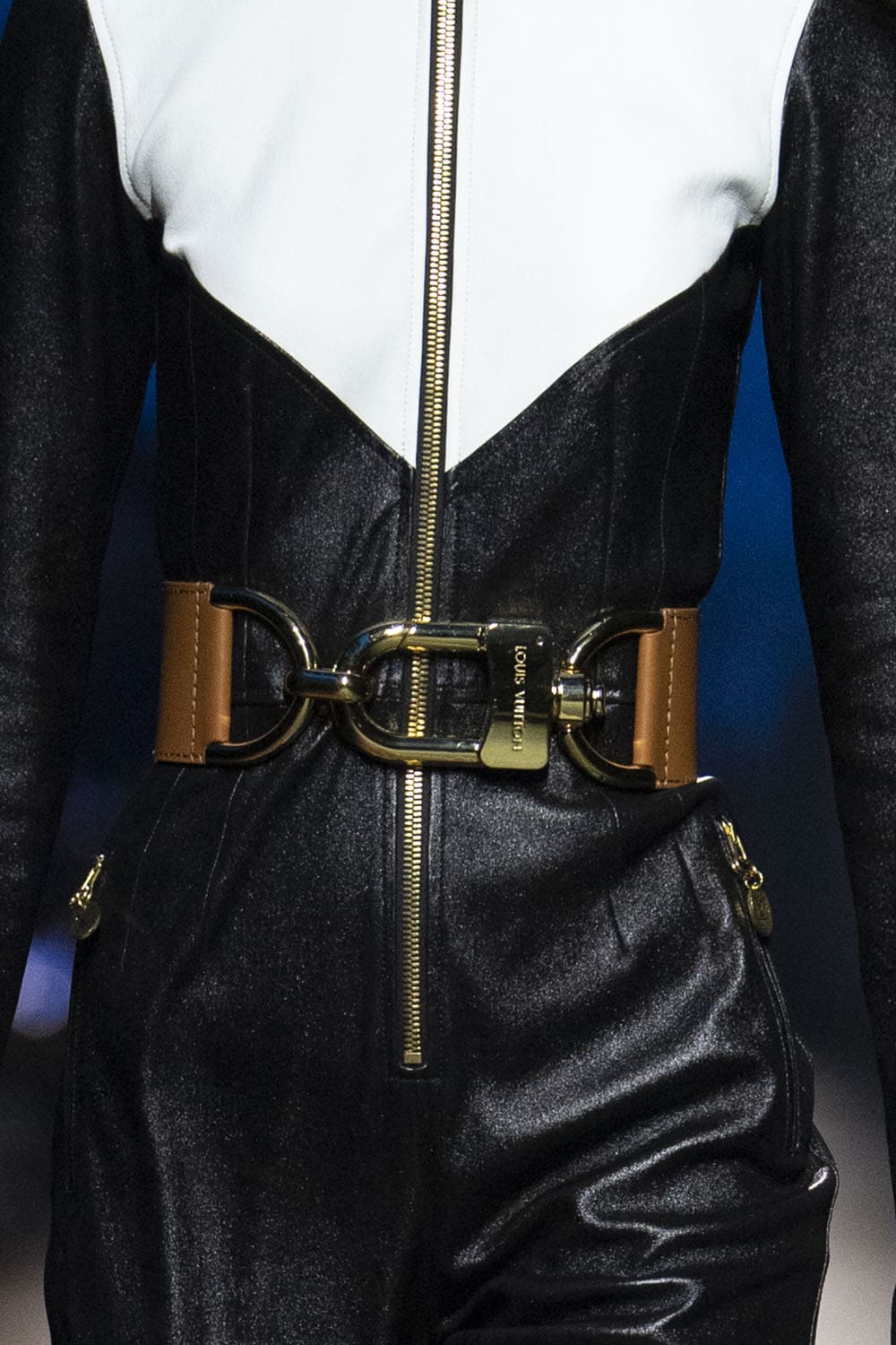 Louis Vuitton Pré-Automne 2023 Sacs, chaussures, détails Runway Magazine (4)