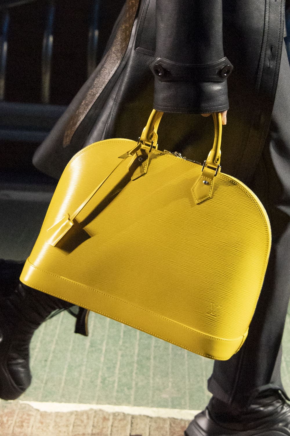 Louis Vuitton Pré-Automne 2023 Sacs, chaussures, détails Runway Magazine (42)