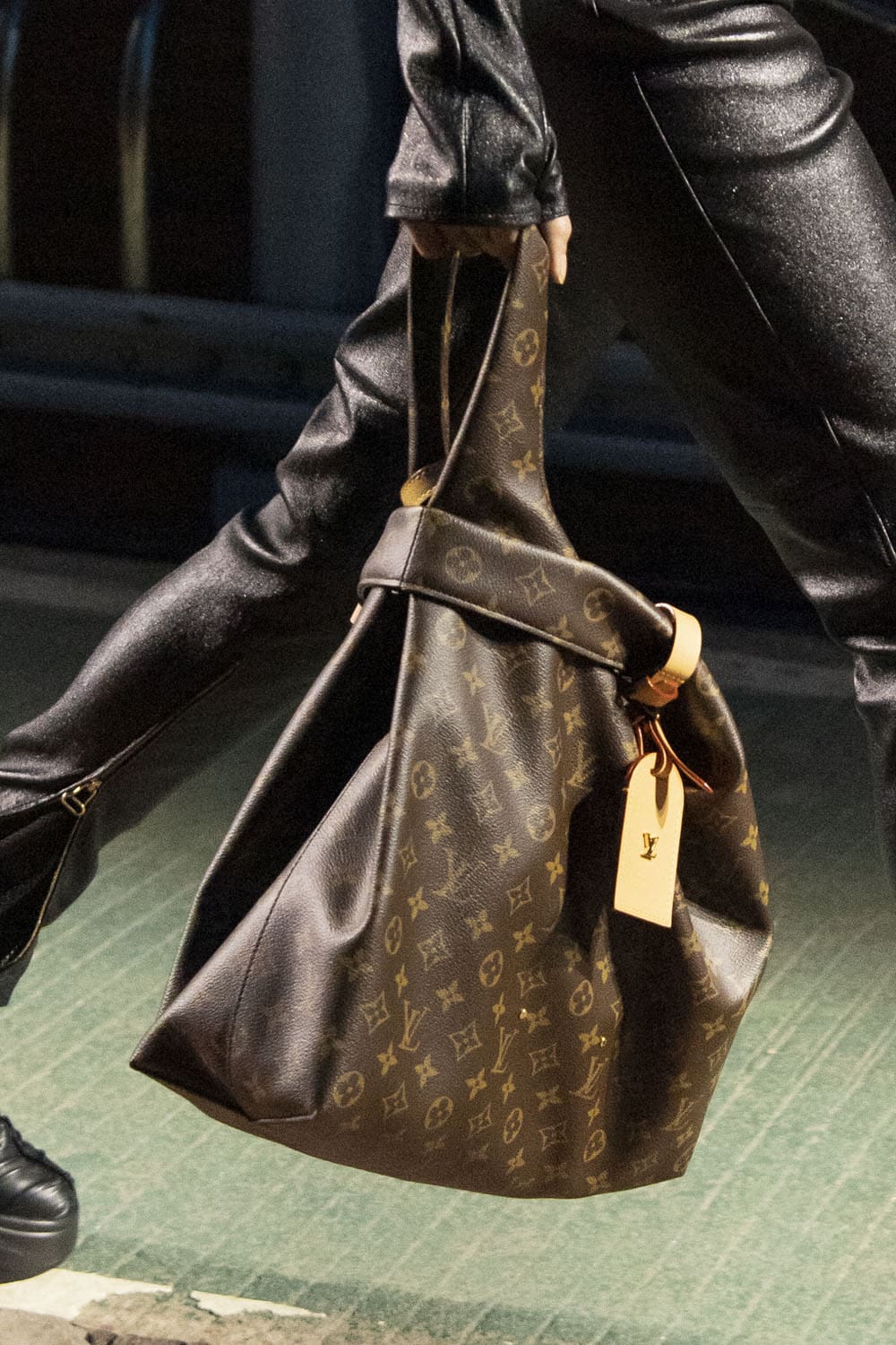 Louis Vuitton Pré-Automne 2023 Sacs, chaussures, détails Runway Magazine (43)