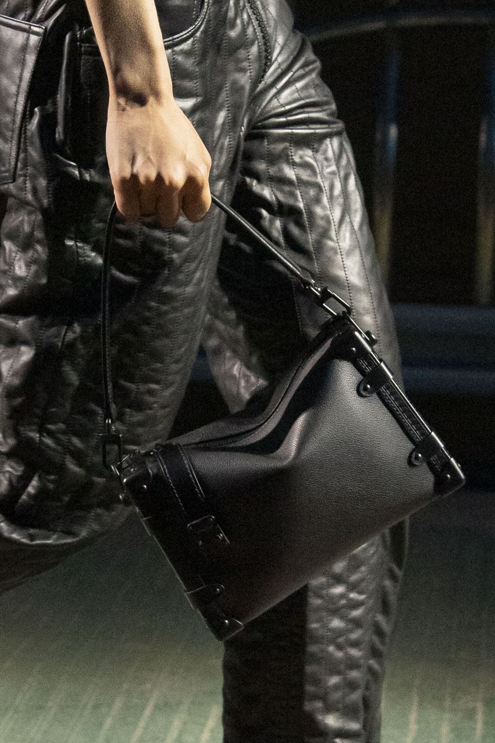 Louis Vuitton Pré-Automne 2023 Sacs, chaussures, détails Runway Magazine (44)