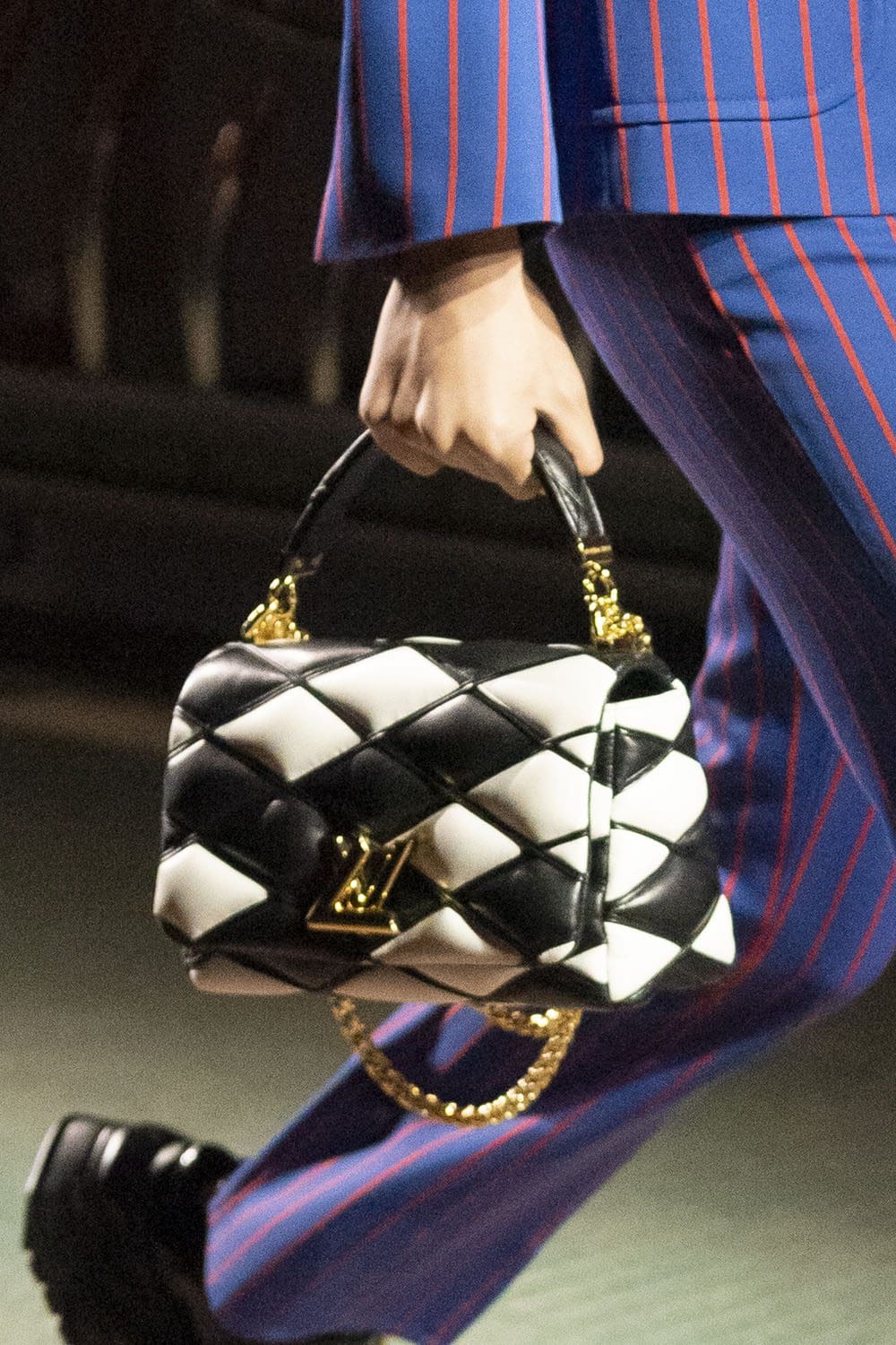 Louis Vuitton Pré-Automne 2023 Sacs, chaussures, détails Runway Magazine (49)