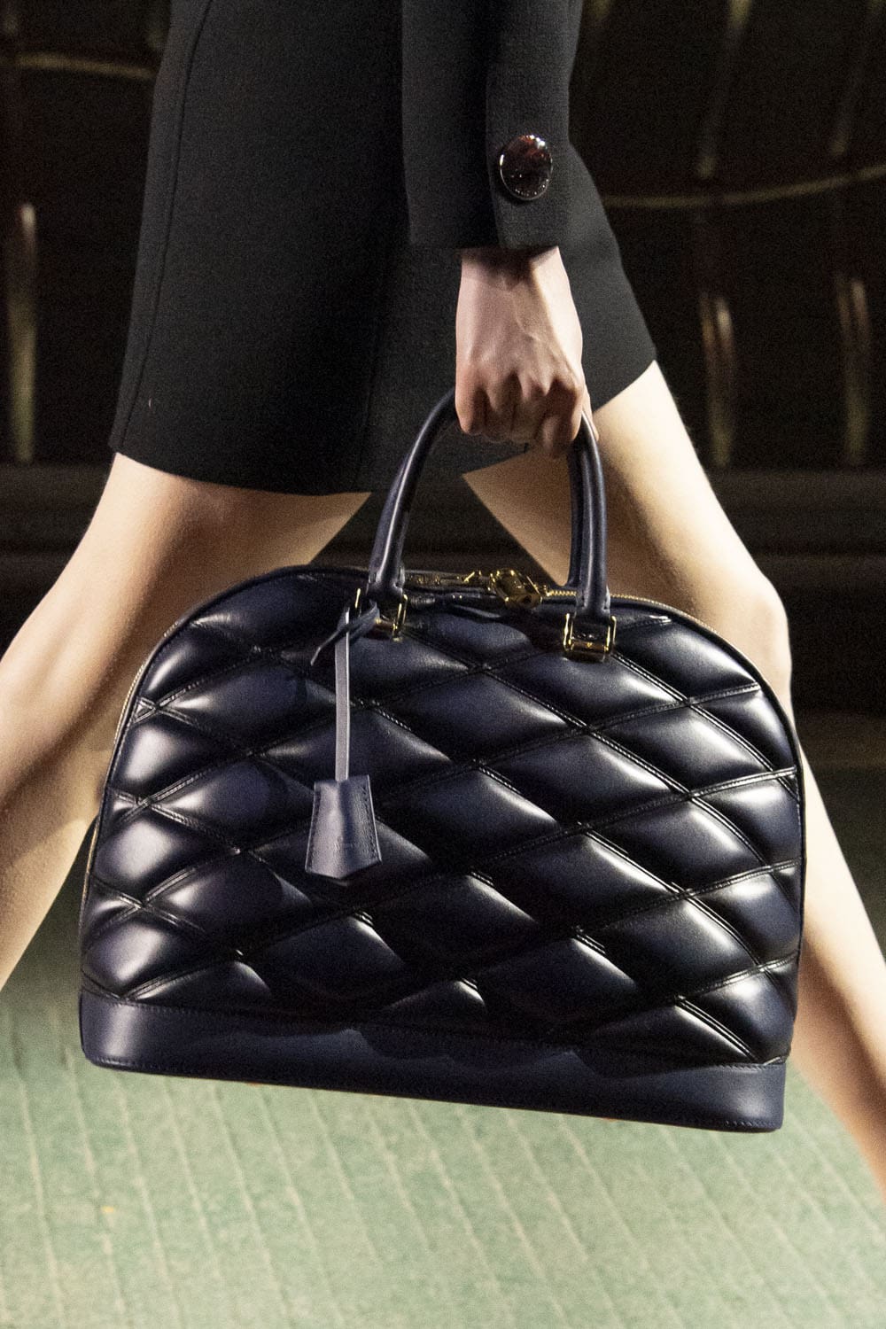 Louis Vuitton Pré-Automne 2023 Sacs, chaussures, détails Runway Magazine (51)
