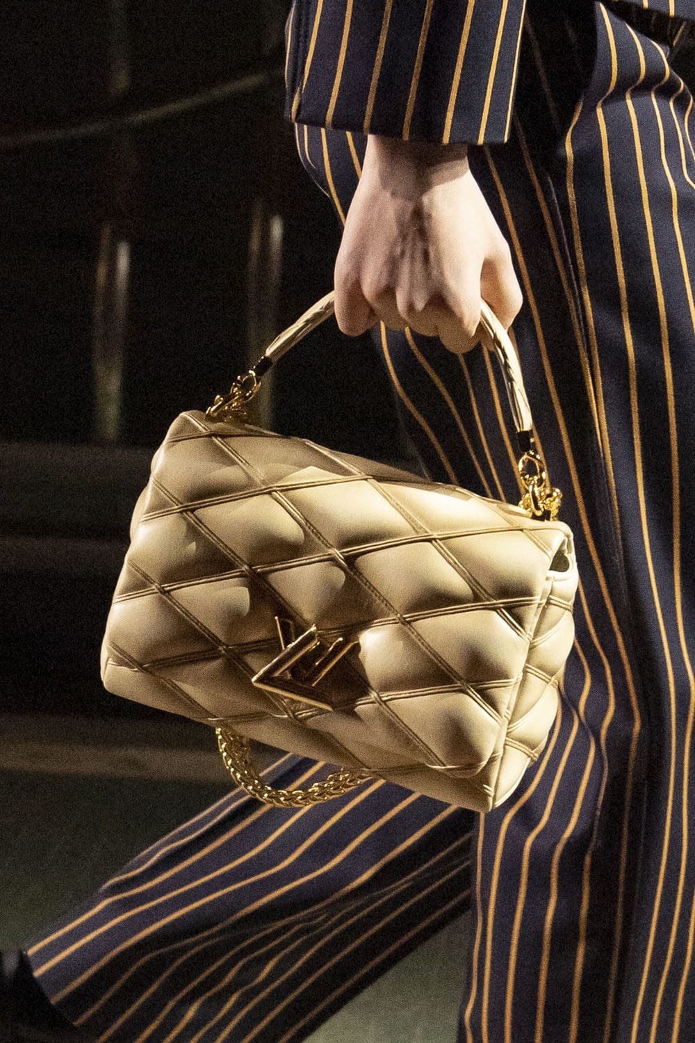 Louis Vuitton Pré-Automne 2023 Sacs, chaussures, détails Runway Magazine (54)