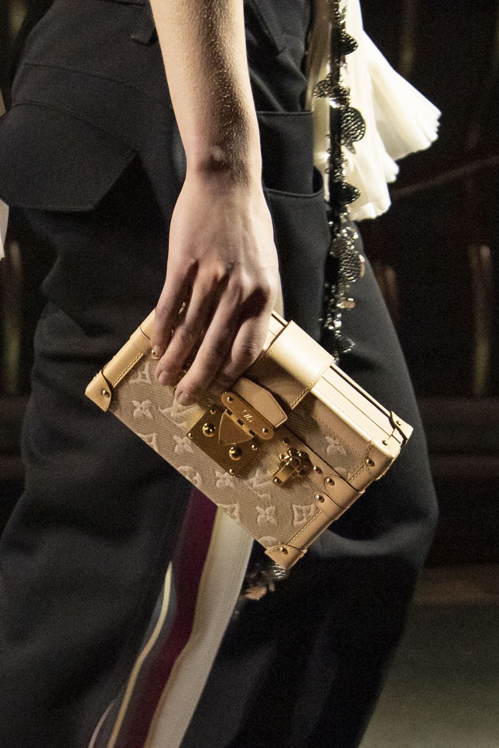 Louis Vuitton Pré-Automne 2023 Sacs, chaussures, détails Runway Magazine (60)