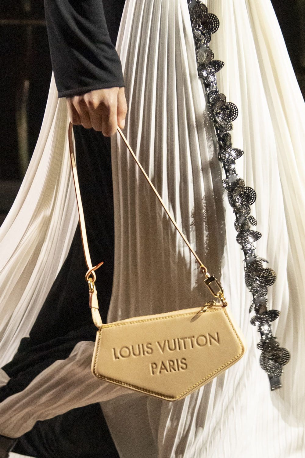 Louis Vuitton Pré-Automne 2023 Sacs, chaussures, détails Runway Magazine (61)