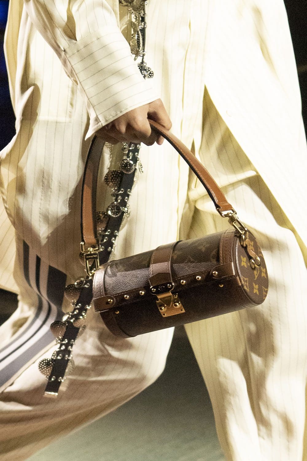 Louis Vuitton Pré-Automne 2023 Sacs, chaussures, détails Runway Magazine (64)
