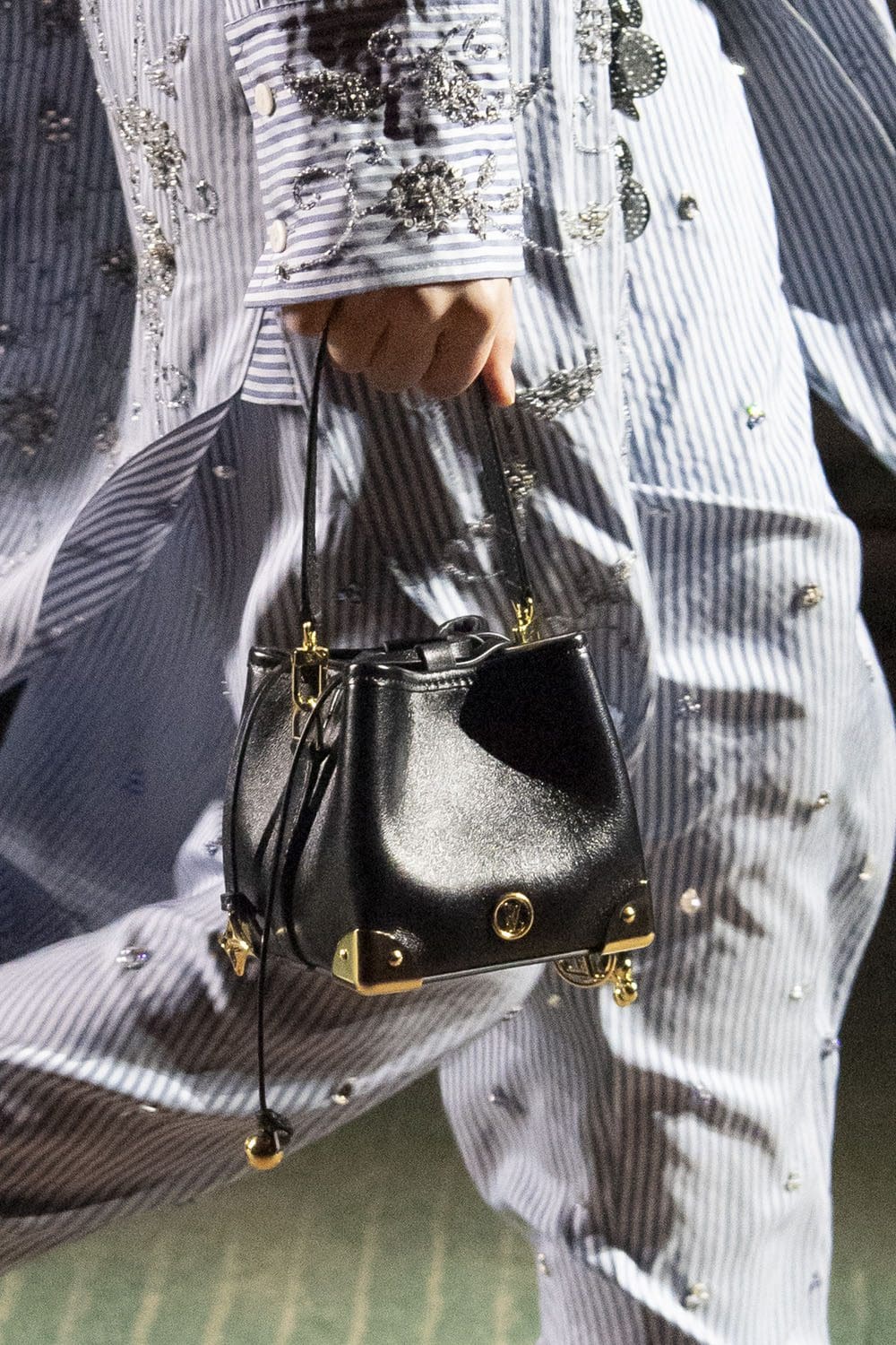 Louis Vuitton Pré-Automne 2023 Sacs, chaussures, détails Runway Magazine (66)
