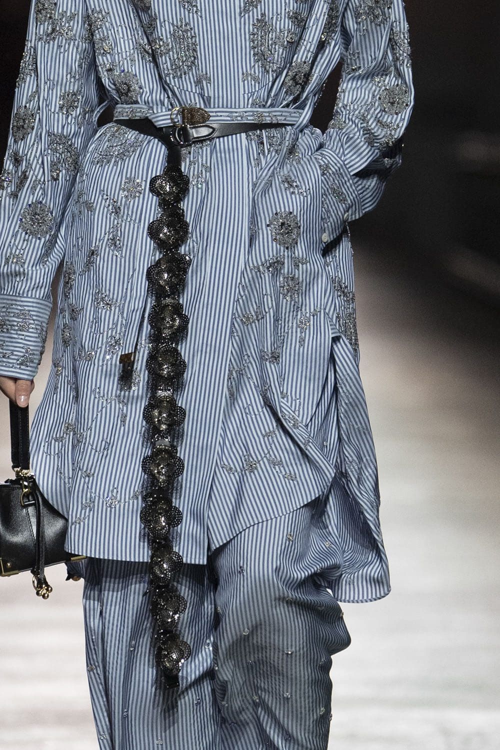 Louis Vuitton Pré-Automne 2023 Sacs, chaussures, détails Runway Magazine (9)
