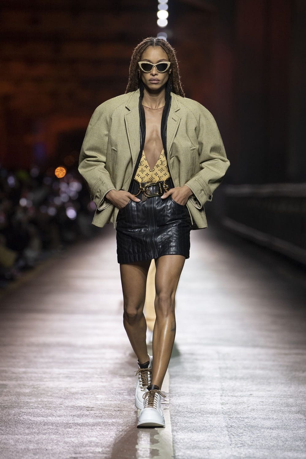 Louis Vuitton Pré-Automne 2023 Séoul Runway Magazine (13)