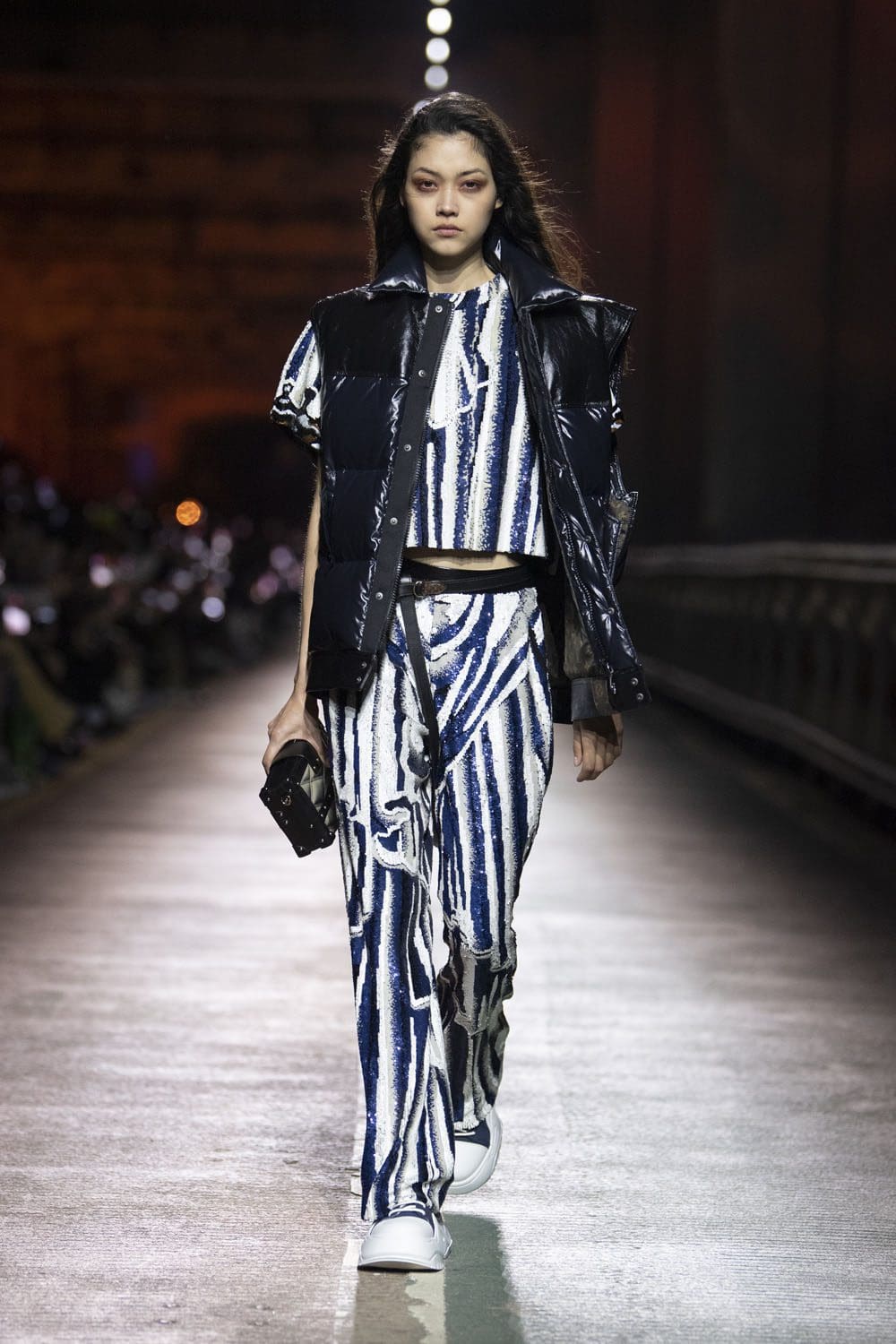 Louis Vuitton Pré-Automne 2023 Séoul Runway Magazine (17)