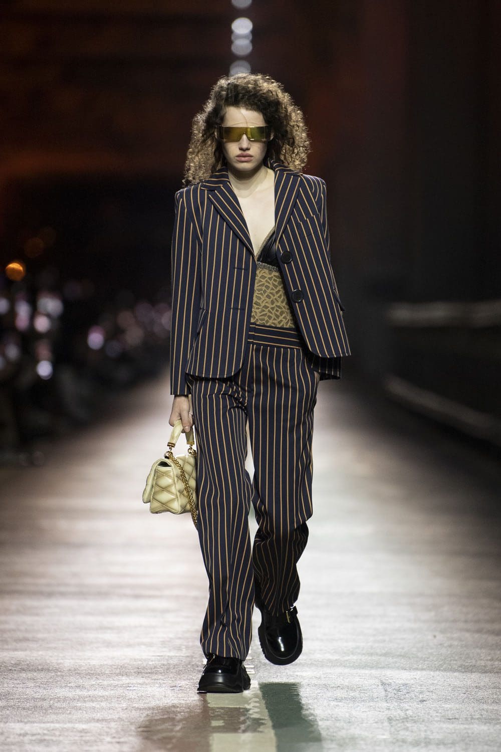Louis Vuitton Pré-Automne 2023 Séoul Runway Magazine (2)