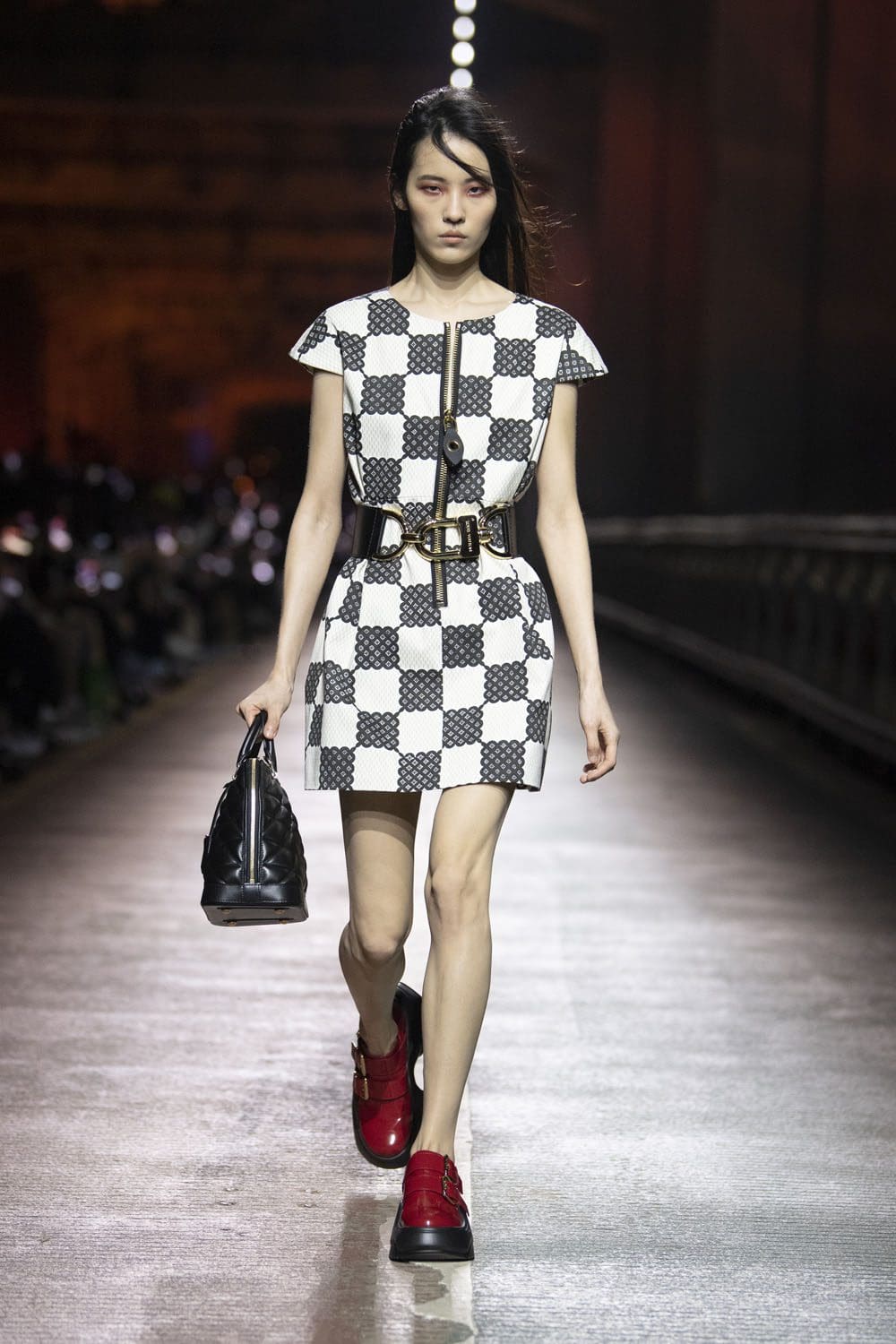 Louis Vuitton Pré-Automne 2023 Séoul Runway Magazine (20)