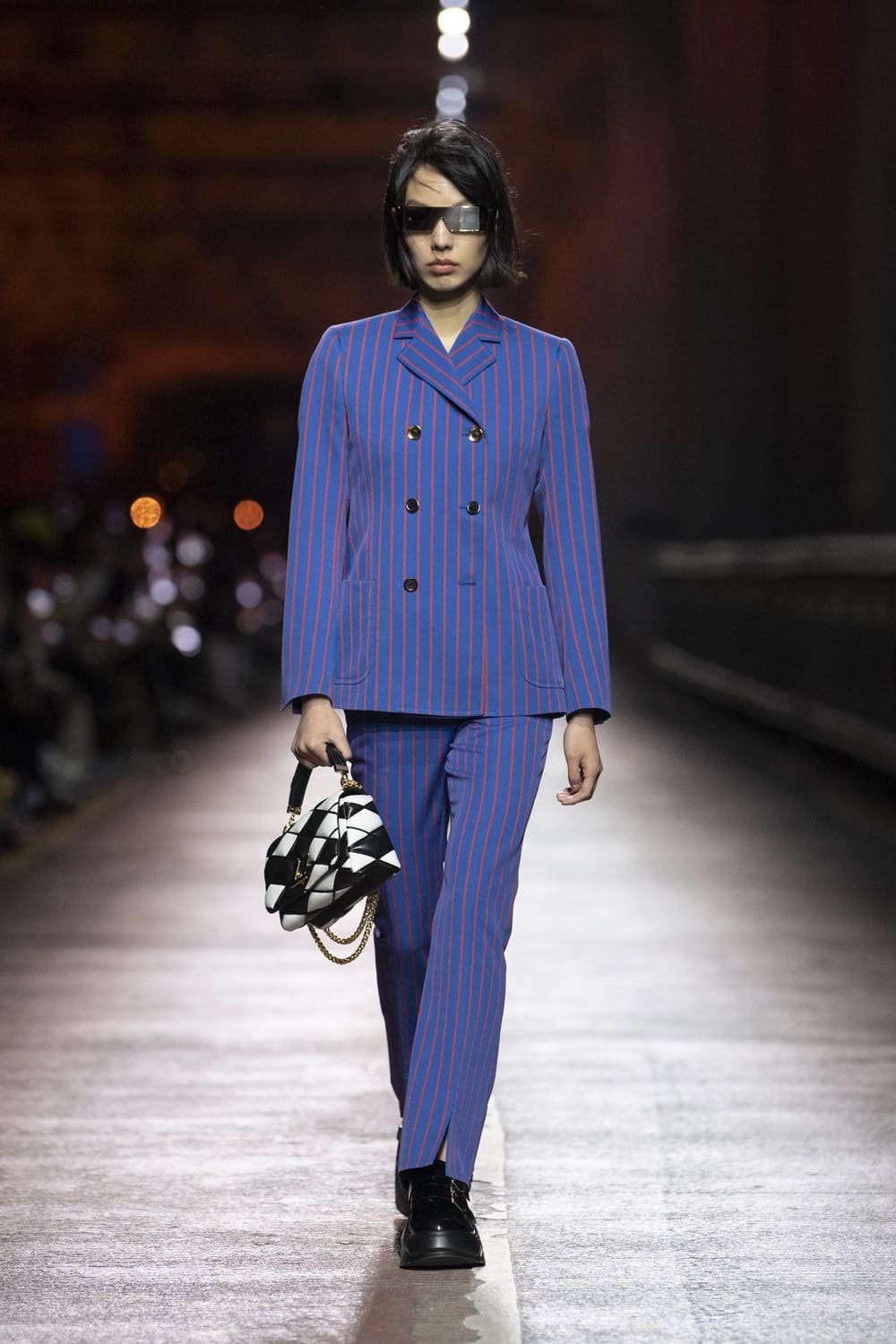 Louis Vuitton Pré-Automne 2023 Séoul Runway Magazine (21)