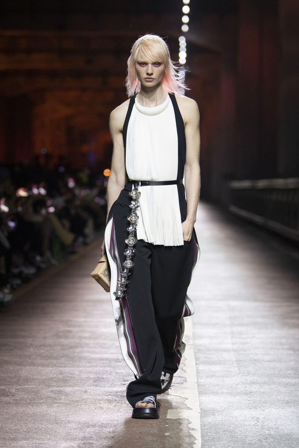 Louis Vuitton Pré-Automne 2023 Séoul Runway Magazine (36)