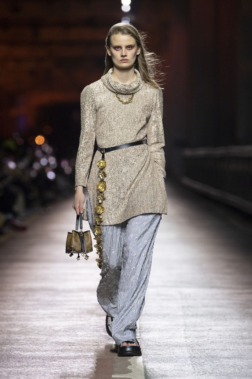 Louis Vuitton Pré-Automne 2023 Séoul Runway Magazine (43)