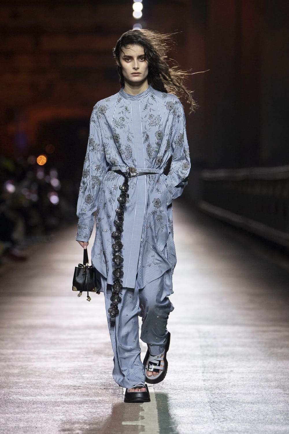 Louis Vuitton Pré-Automne 2023 Séoul Runway Magazine (44)