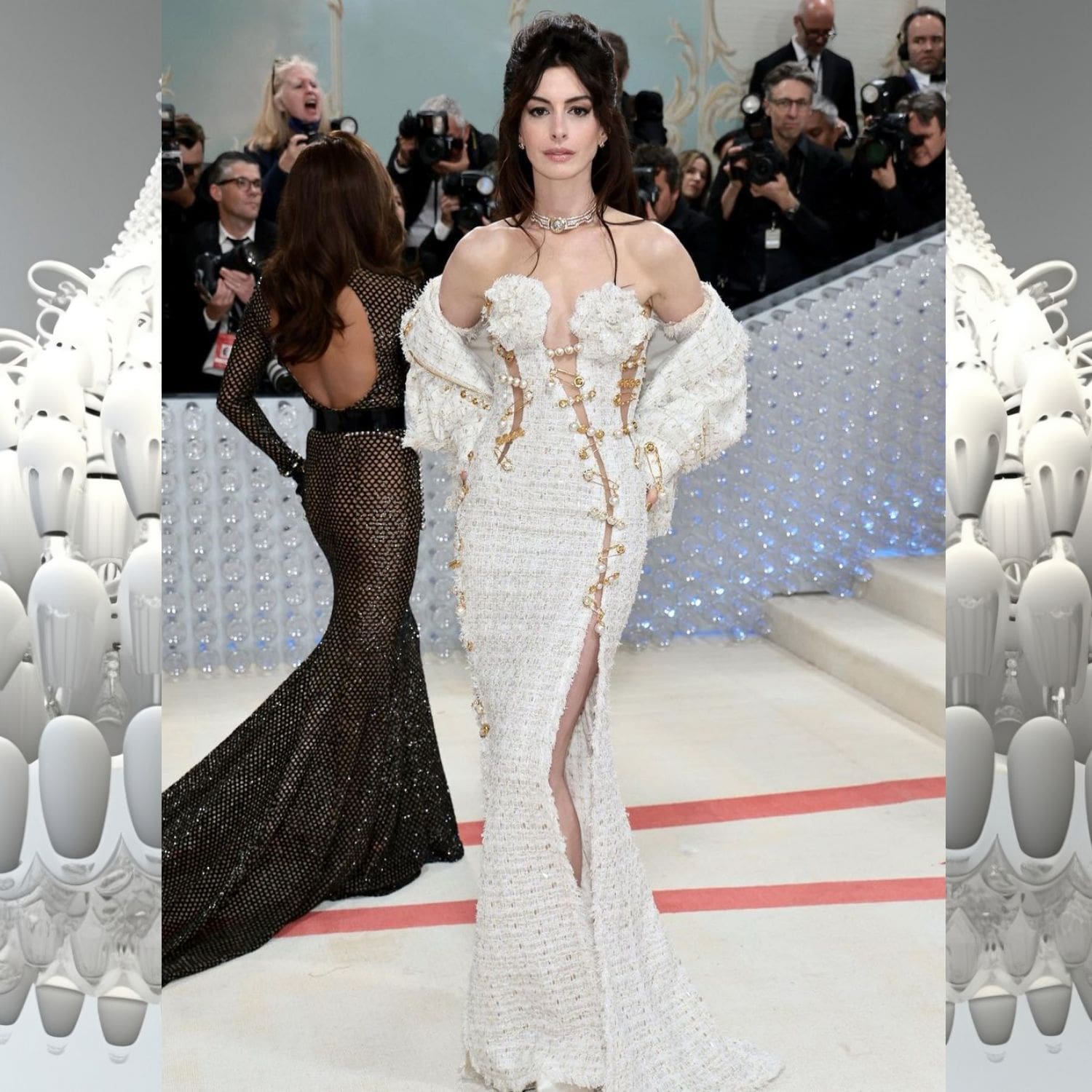 Anne Hathaway con Versace en la Met Gala 2023 1