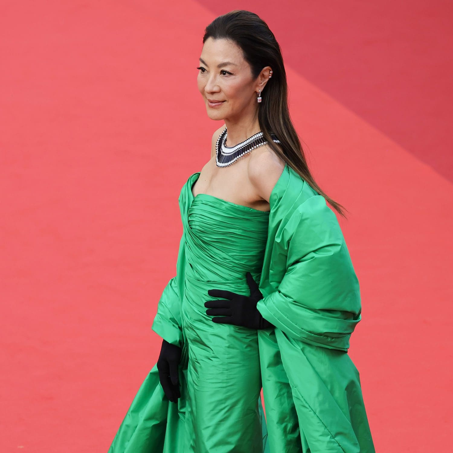 Boucheron x Michelle Yeoh au Festival de Cannes 2023 Runway Magazine 2
