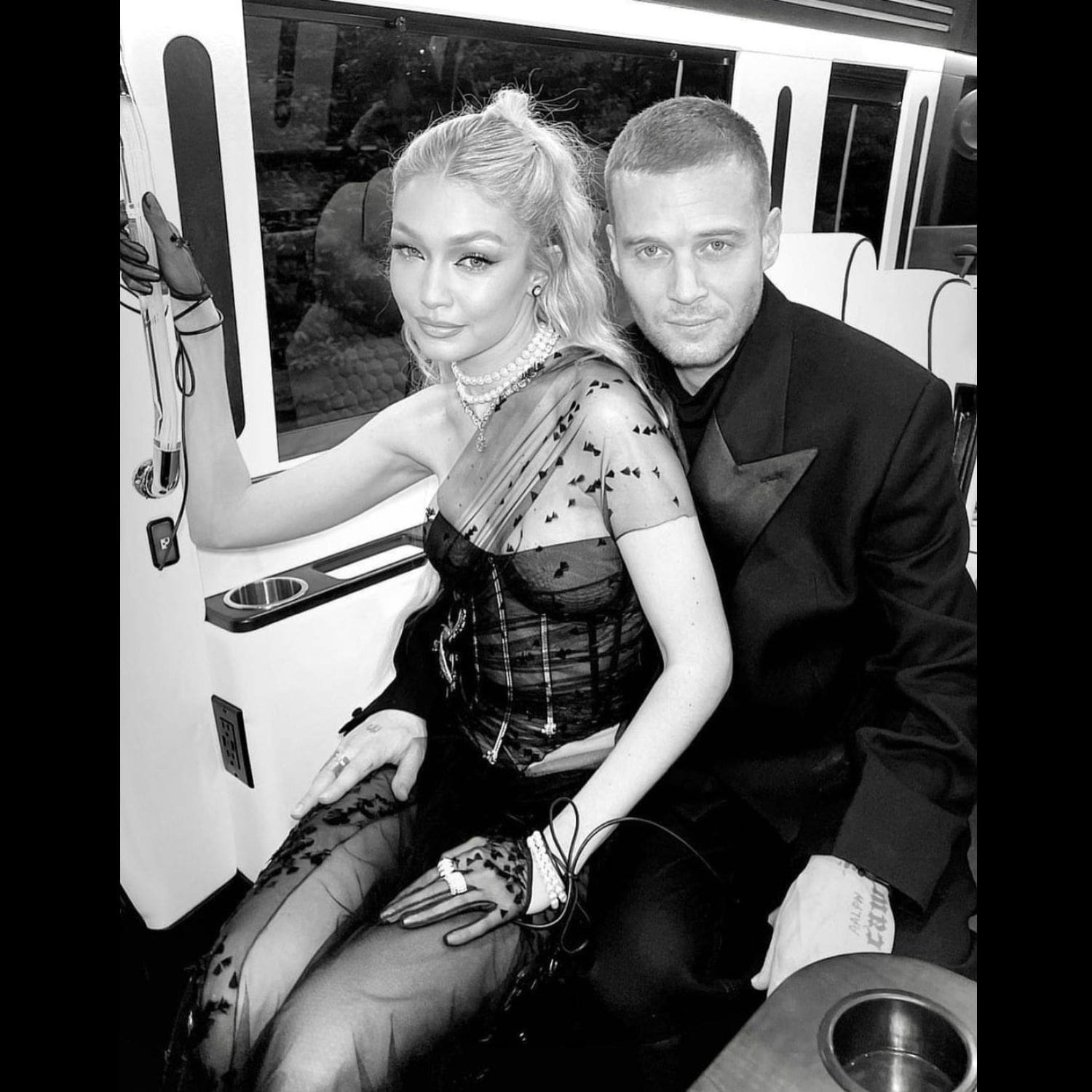 Gigi Hadid en Givenchy de Matthew Williams en la Met Gala 2023 4