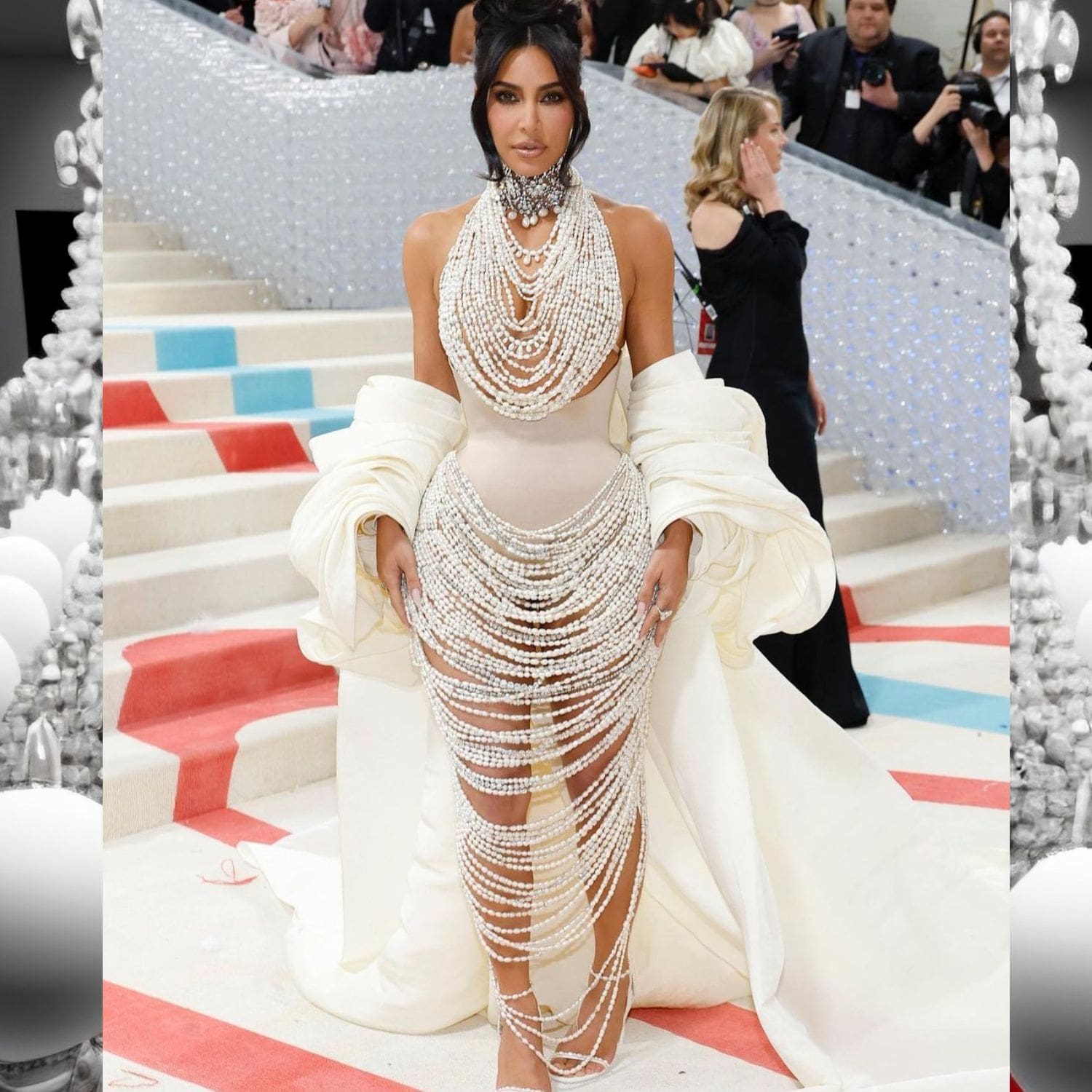 Kim Kardashian con Schiaparelli de Daniel Rosebery en la Met Gala 2023 1