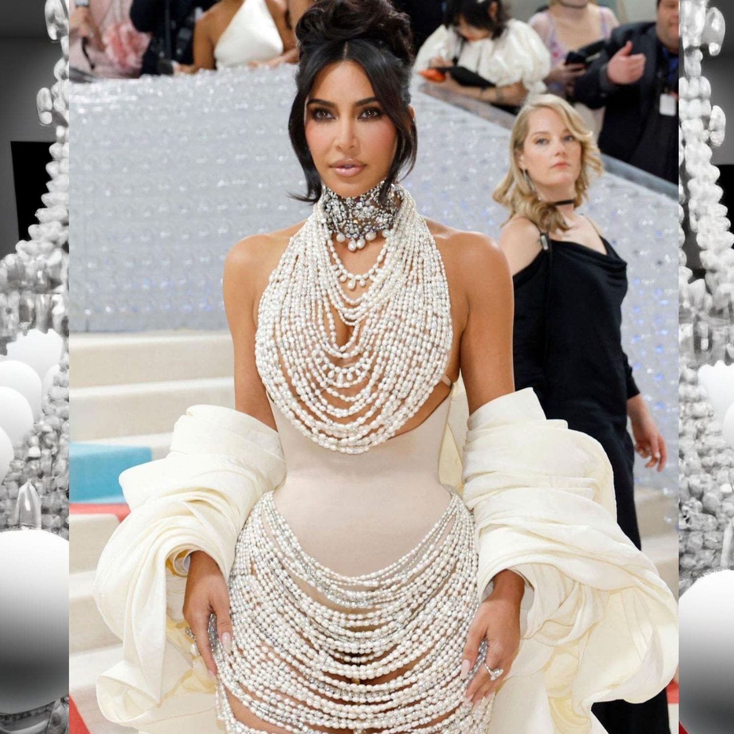 Kim Kardashian con Schiaparelli de Daniel Rosebery en la Met Gala 2023 3