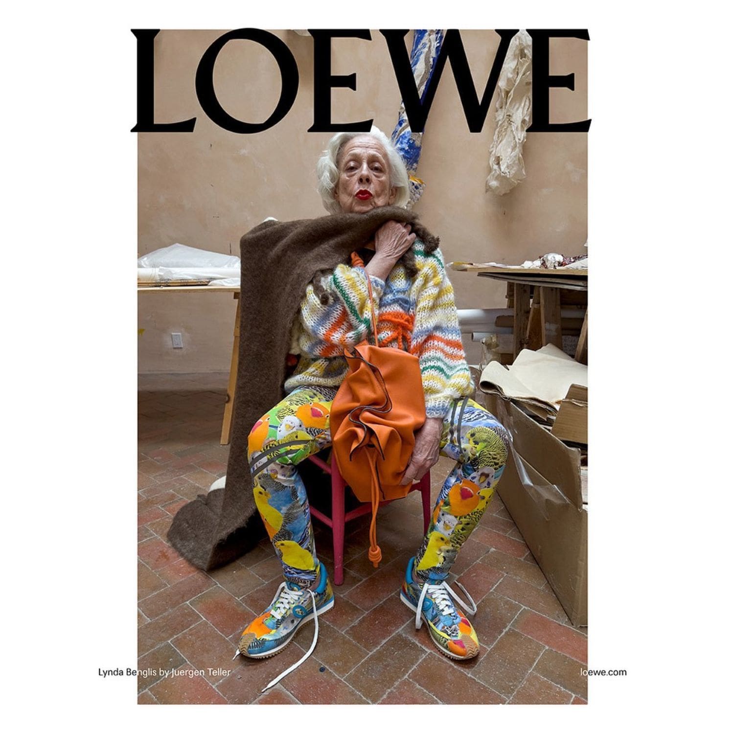 L'artiste Lynda Benglis pour Loewe printemps-été 2024 Runway Magazine