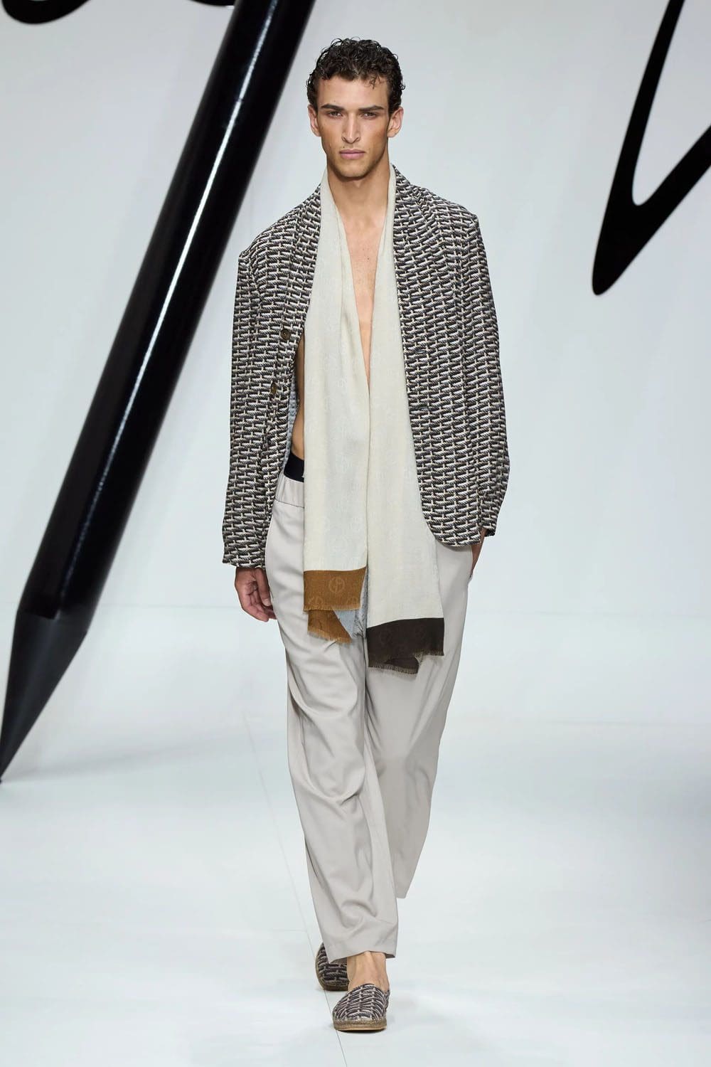 Giorgio Armani Primavera Verão 2024 Roupa masculina Runway Revista (24)