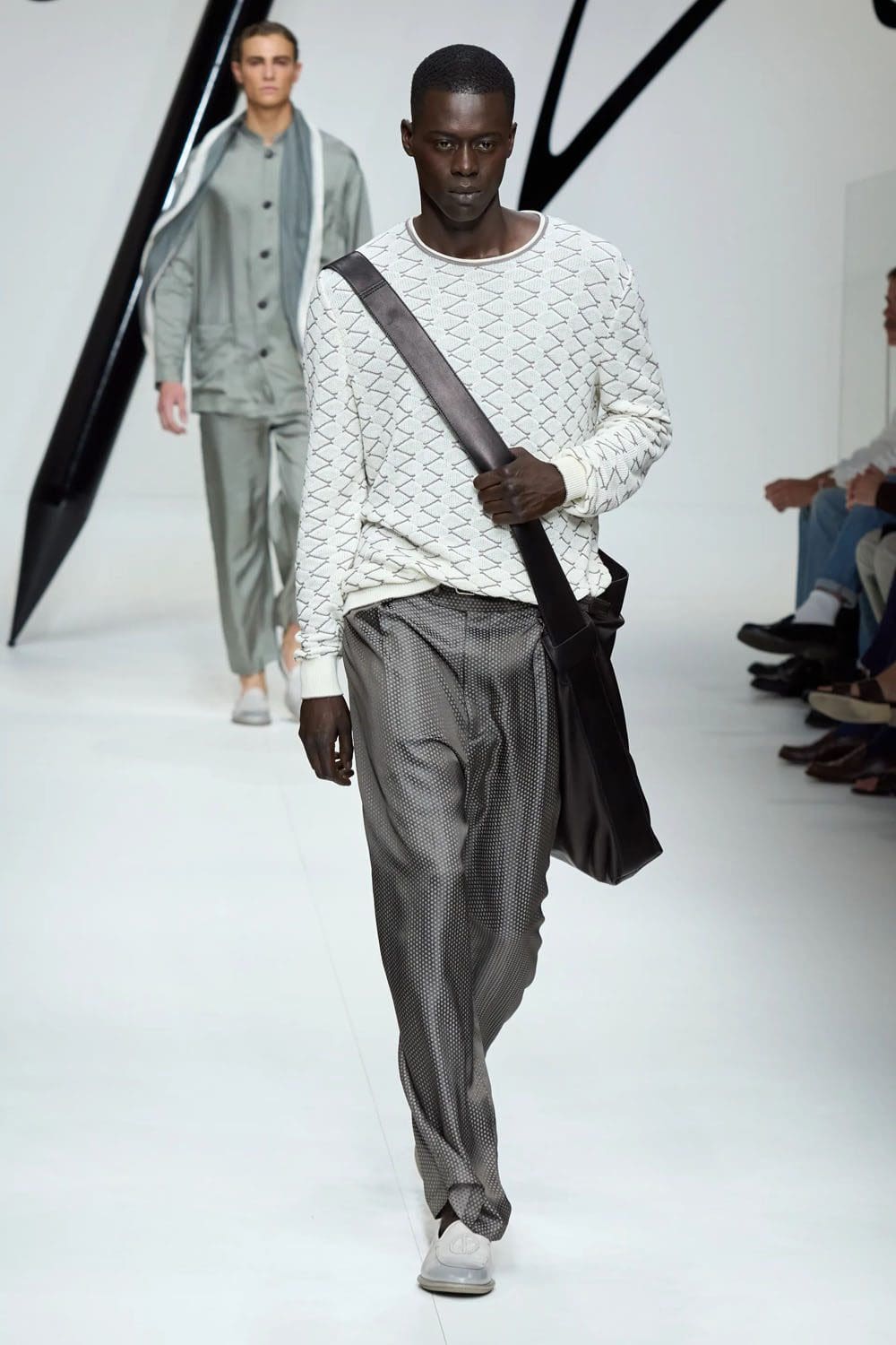 Giorgio Armani Primavera Verão 2024 Roupa masculina Runway Revista (28)