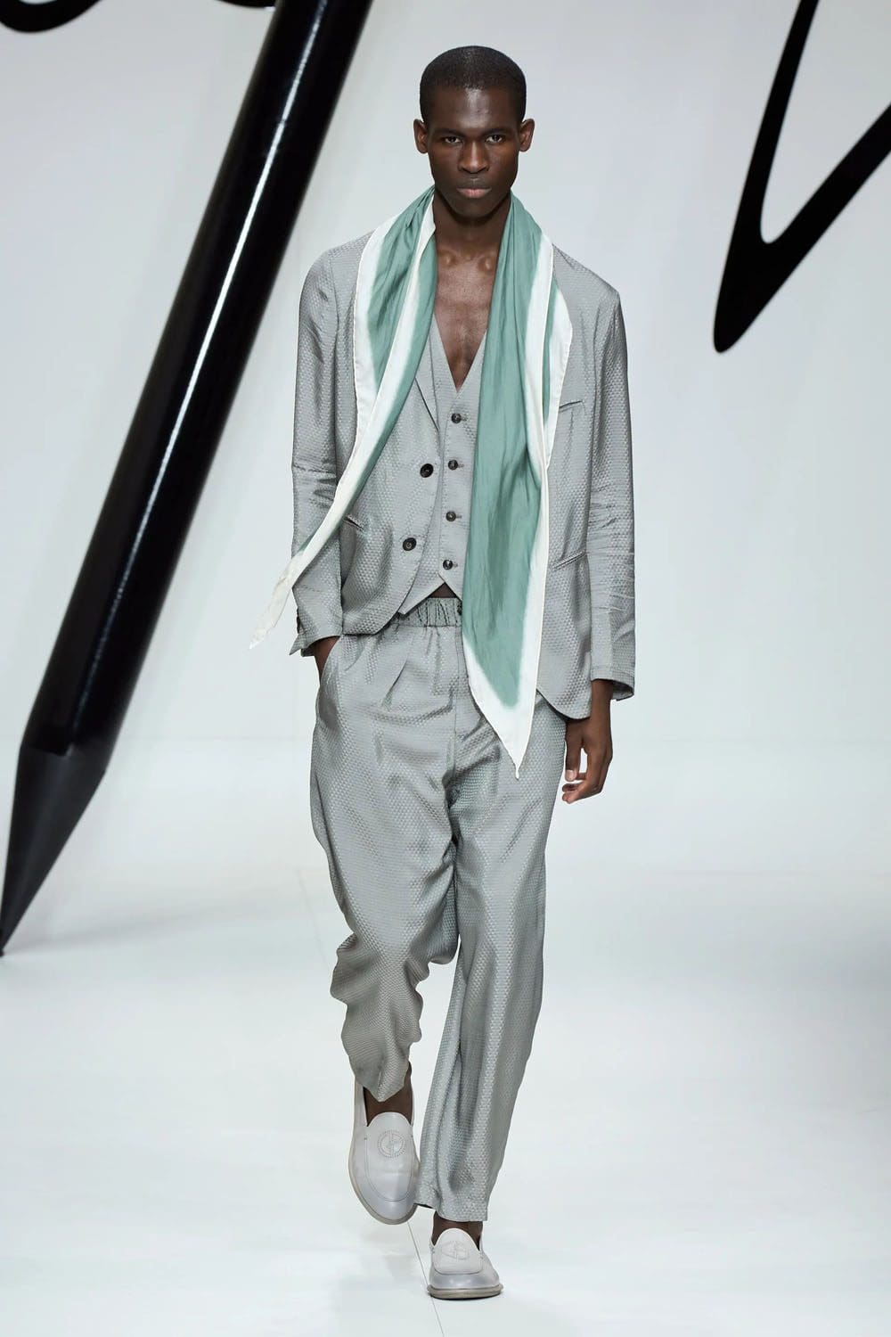 Giorgio Armani Primavera Verão 2024 Roupa masculina Runway Revista (30)