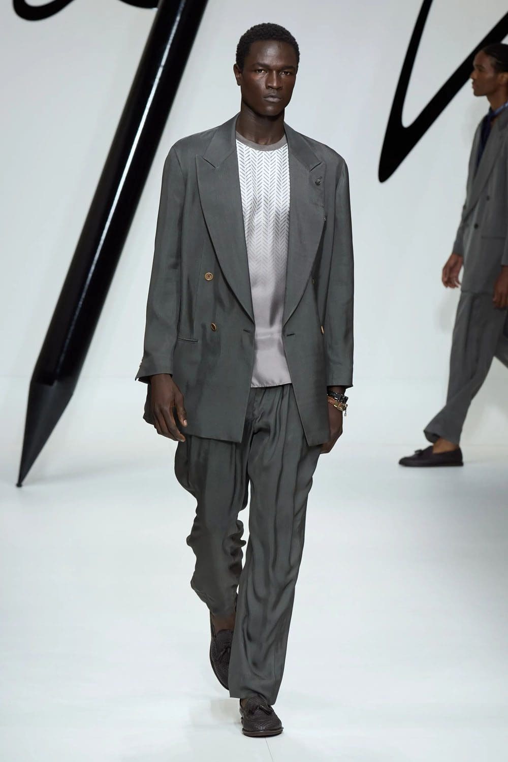 Giorgio Armani Primavera Verão 2024 Roupa masculina Runway Revista (32)