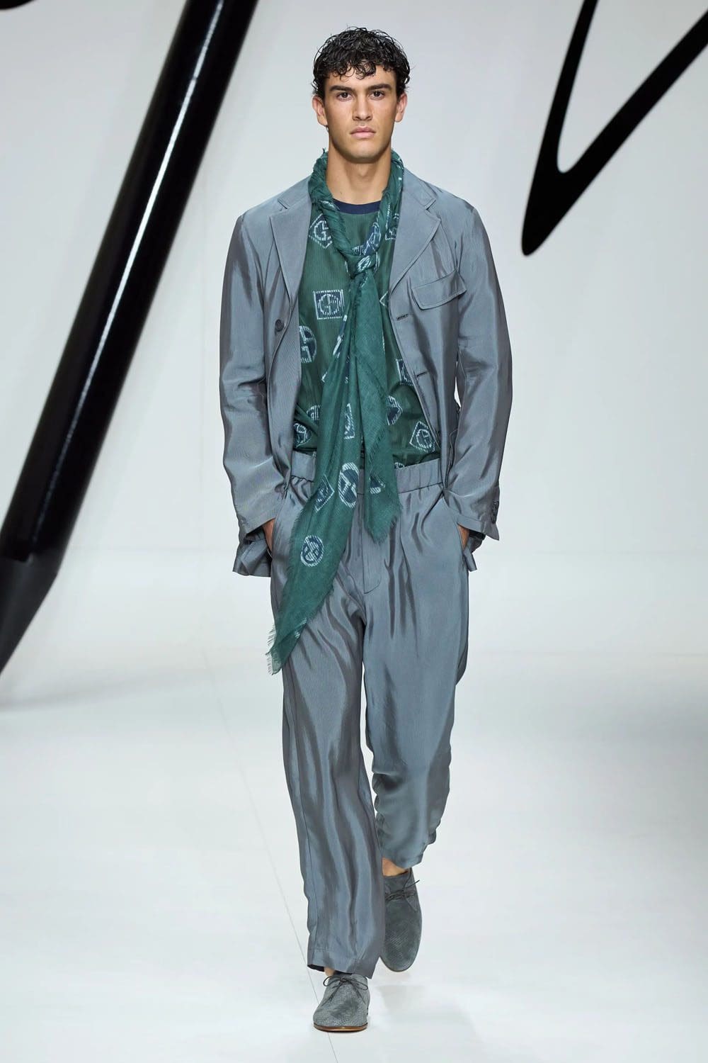 Giorgio Armani Primavera Verão 2024 Roupa masculina Runway Revista (34)