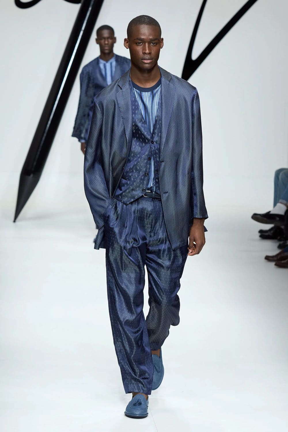 Giorgio Armani Primavera Verão 2024 Roupa masculina Runway Revista (47)