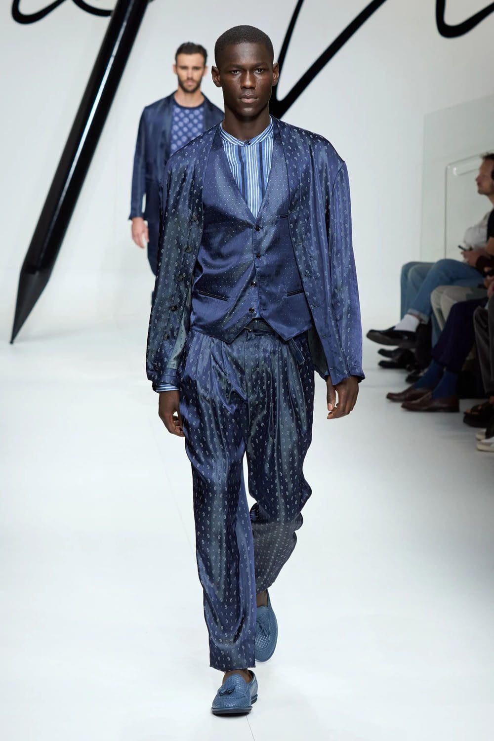 Giorgio Armani Primavera Verão 2024 Roupa masculina Runway Revista (48)