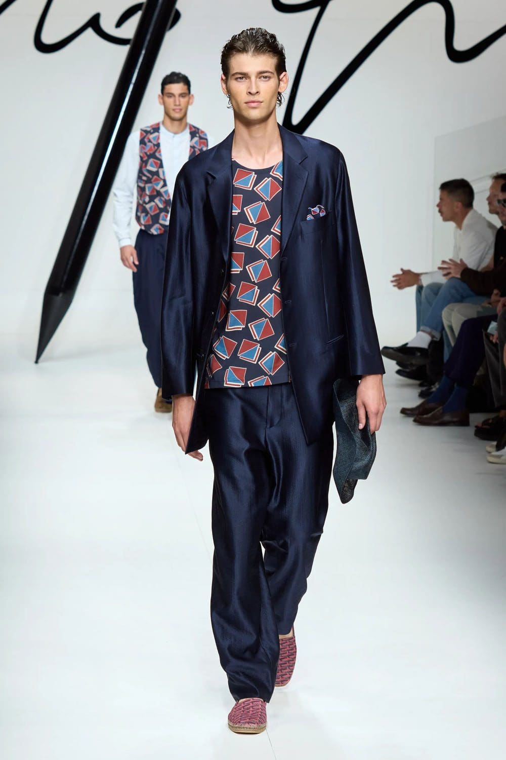 Giorgio Armani Primavera Verão 2024 Roupa masculina Runway Revista (56)