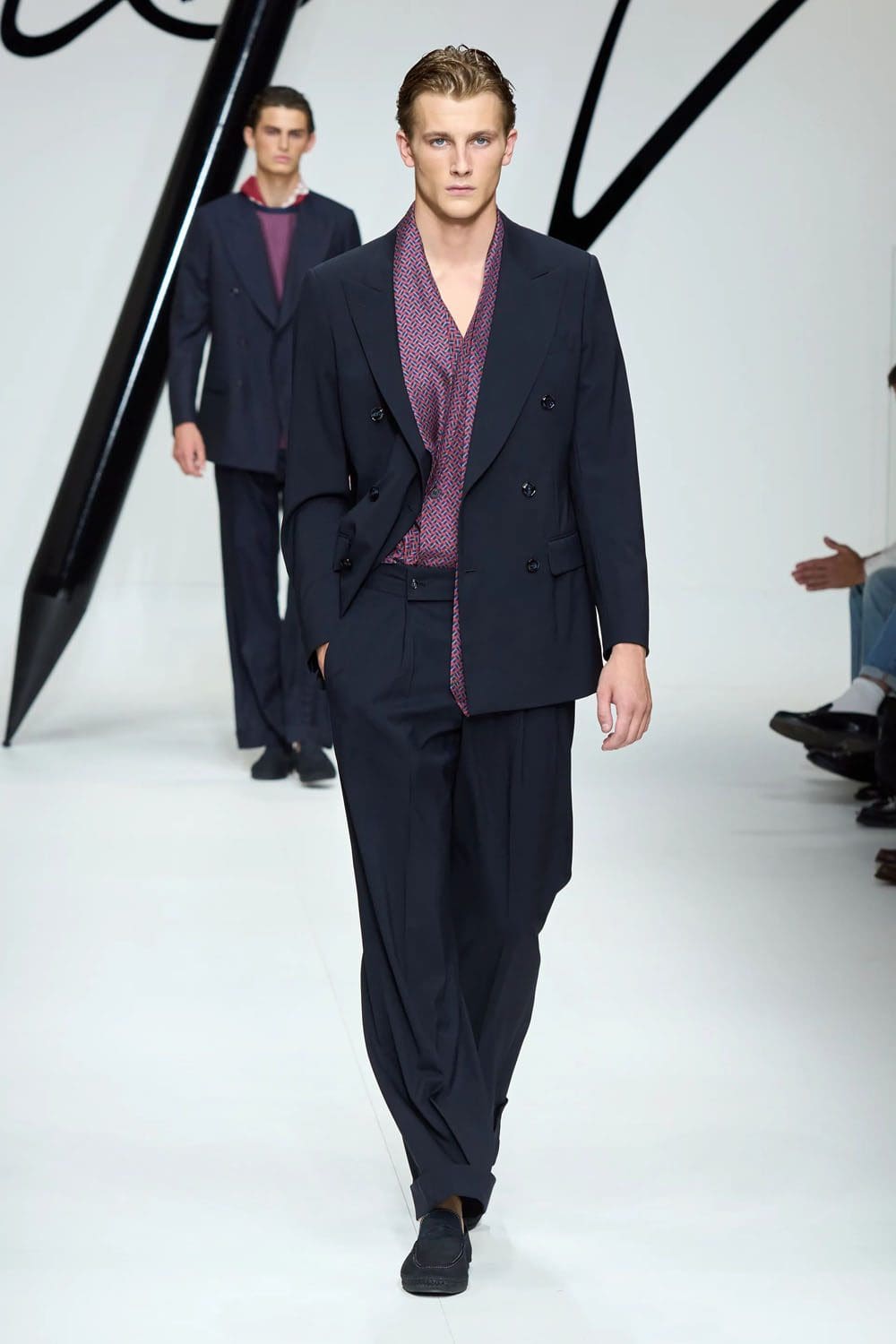 Giorgio Armani Primavera Verão 2024 Roupa masculina Runway Revista (62)