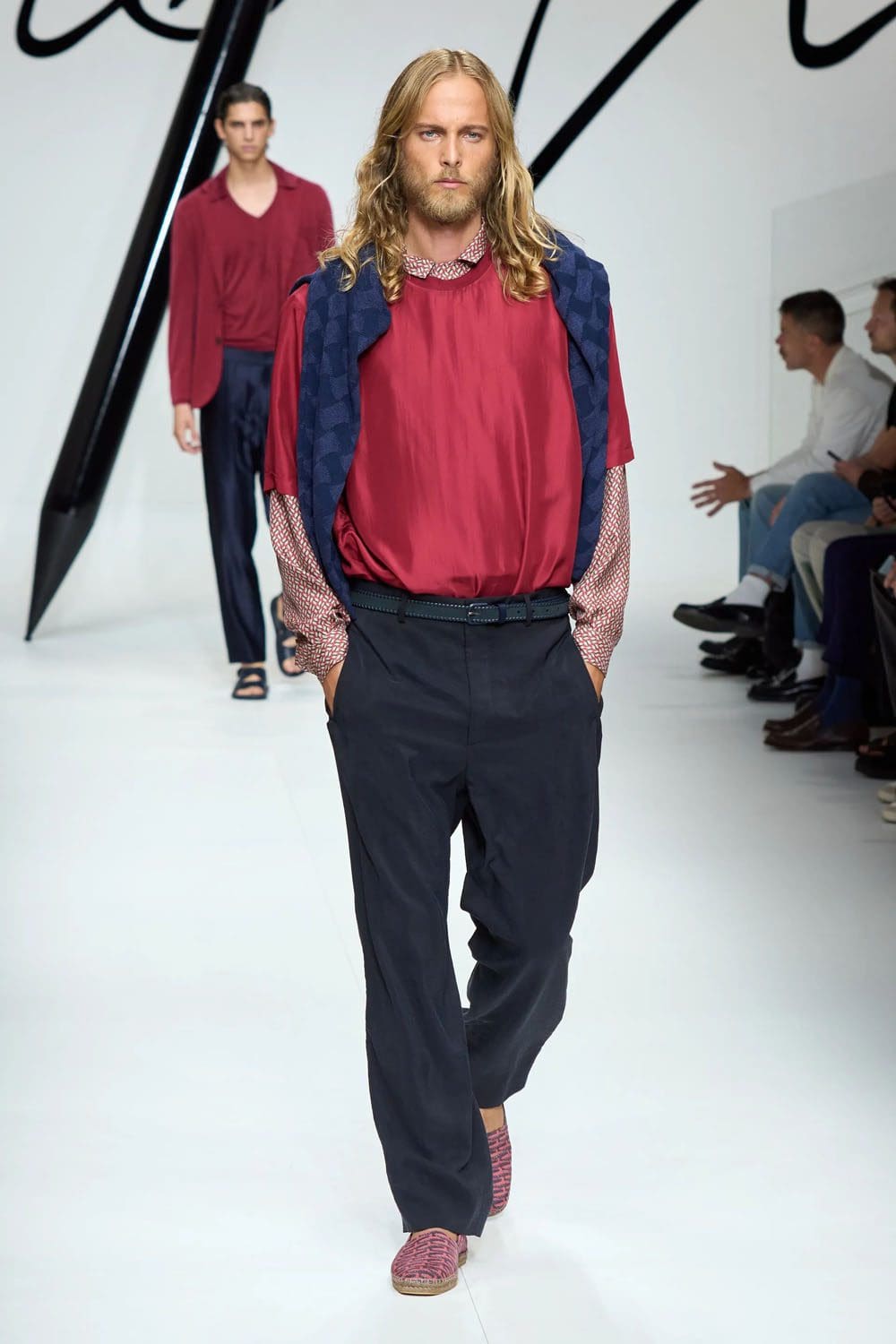 Giorgio Armani Primavera Verão 2024 Roupa masculina Runway Revista (64)