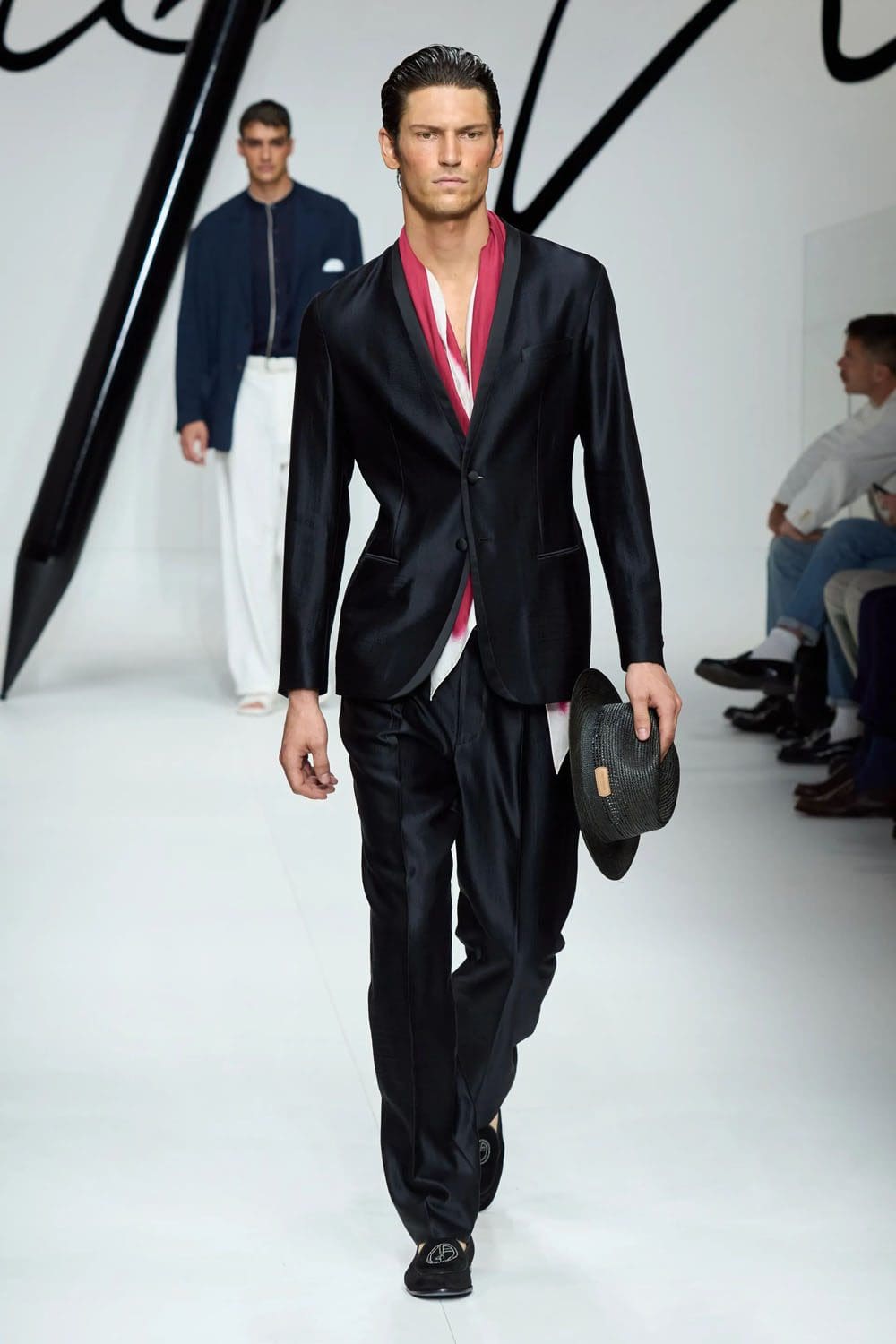 Giorgio Armani Primavera Verão 2024 Roupa masculina Runway Revista (70)