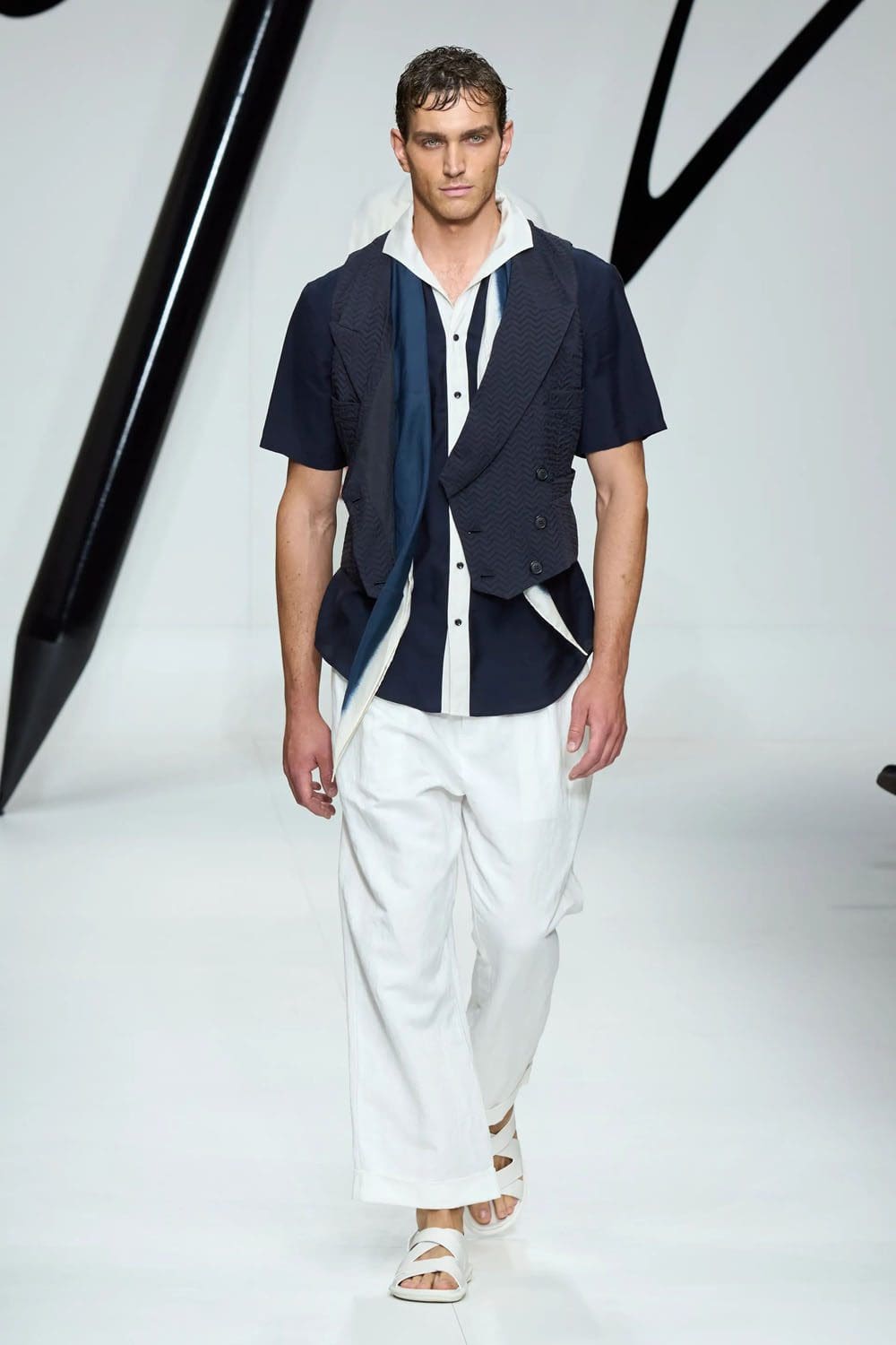 Giorgio Armani Primavera Verão 2024 Roupa masculina Runway Revista (72)