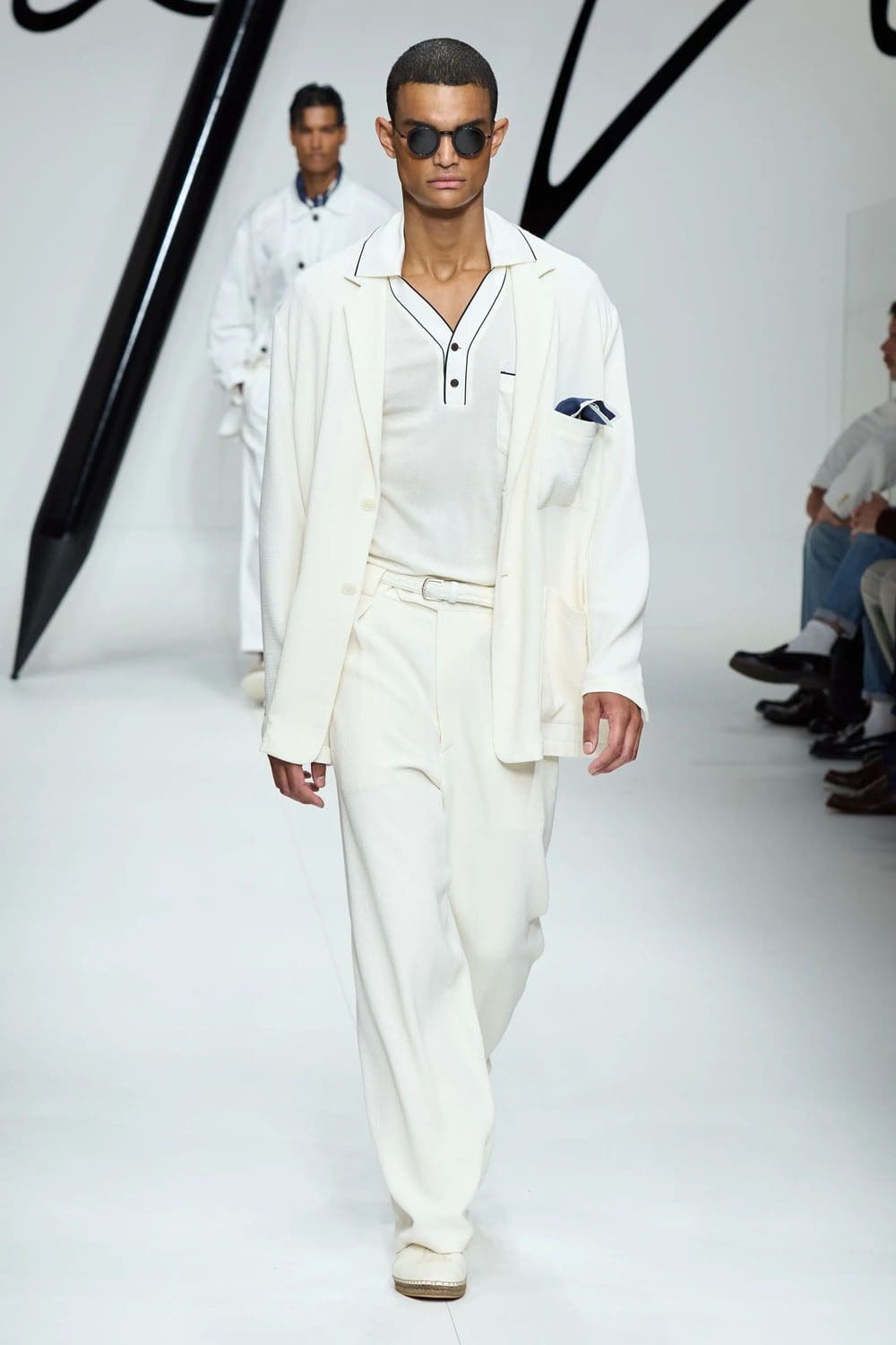 Giorgio Armani Primavera Verão 2024 Roupa masculina Runway Revista (73)
